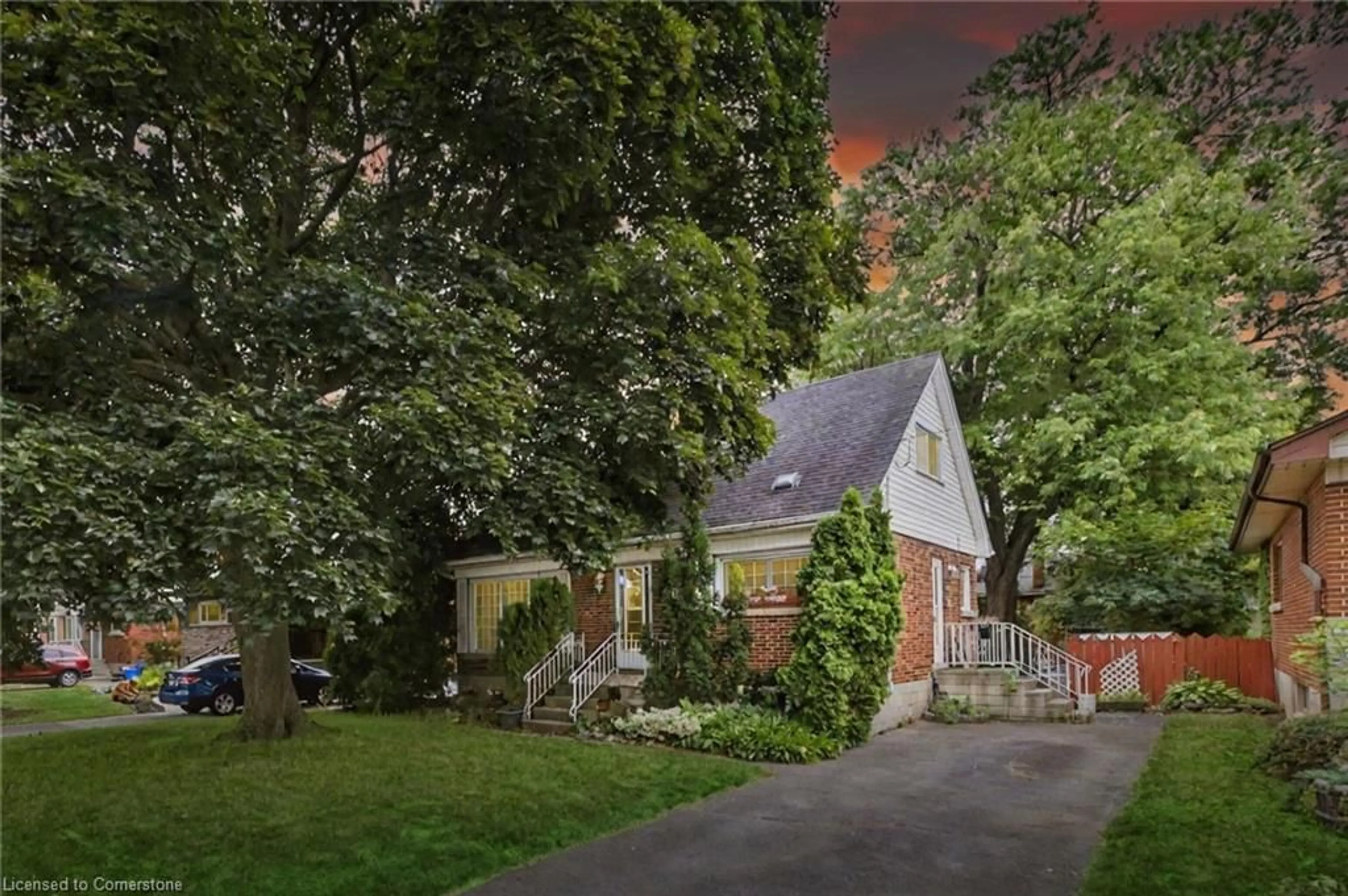 A pic from outside/outdoor area/front of a property/back of a property/a pic from drone, street for 46 Hardale Cres, Hamilton Ontario L8T 1X8