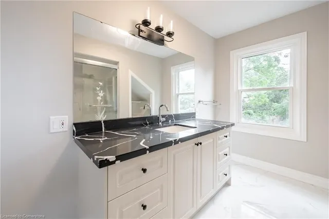 Additional property image - 1111 King St