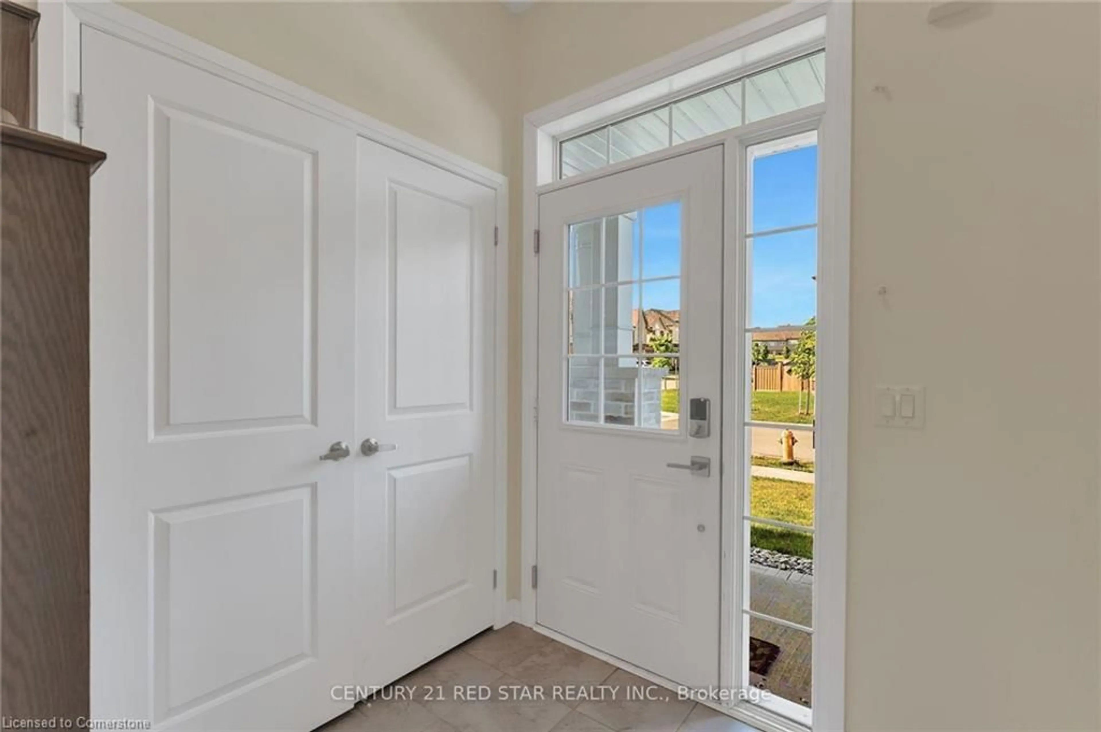 Indoor entryway for 4103 Canby St, Beamsville Ontario L3J 0R4