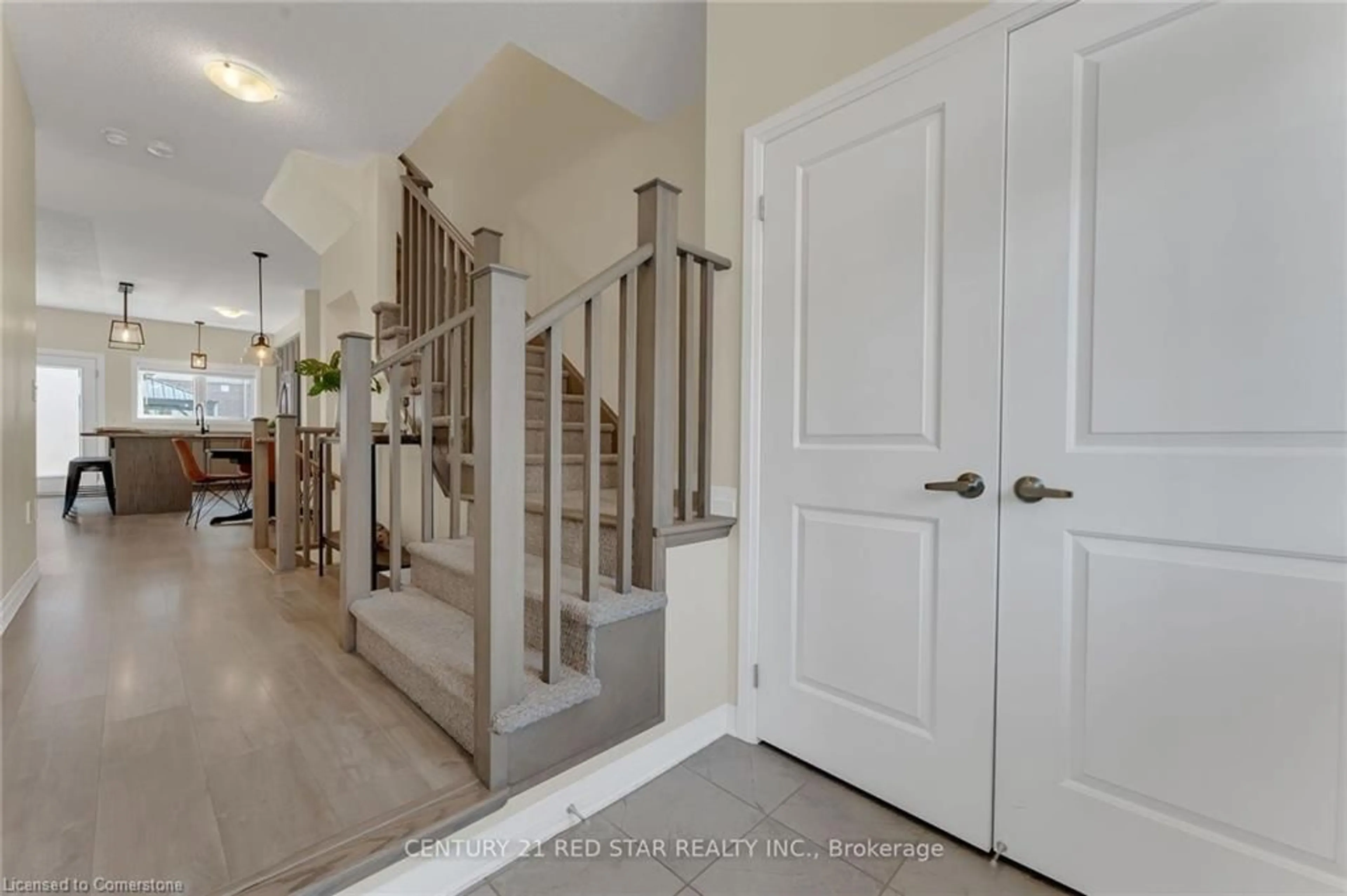 Indoor foyer for 4103 Canby St, Beamsville Ontario L3J 0R4
