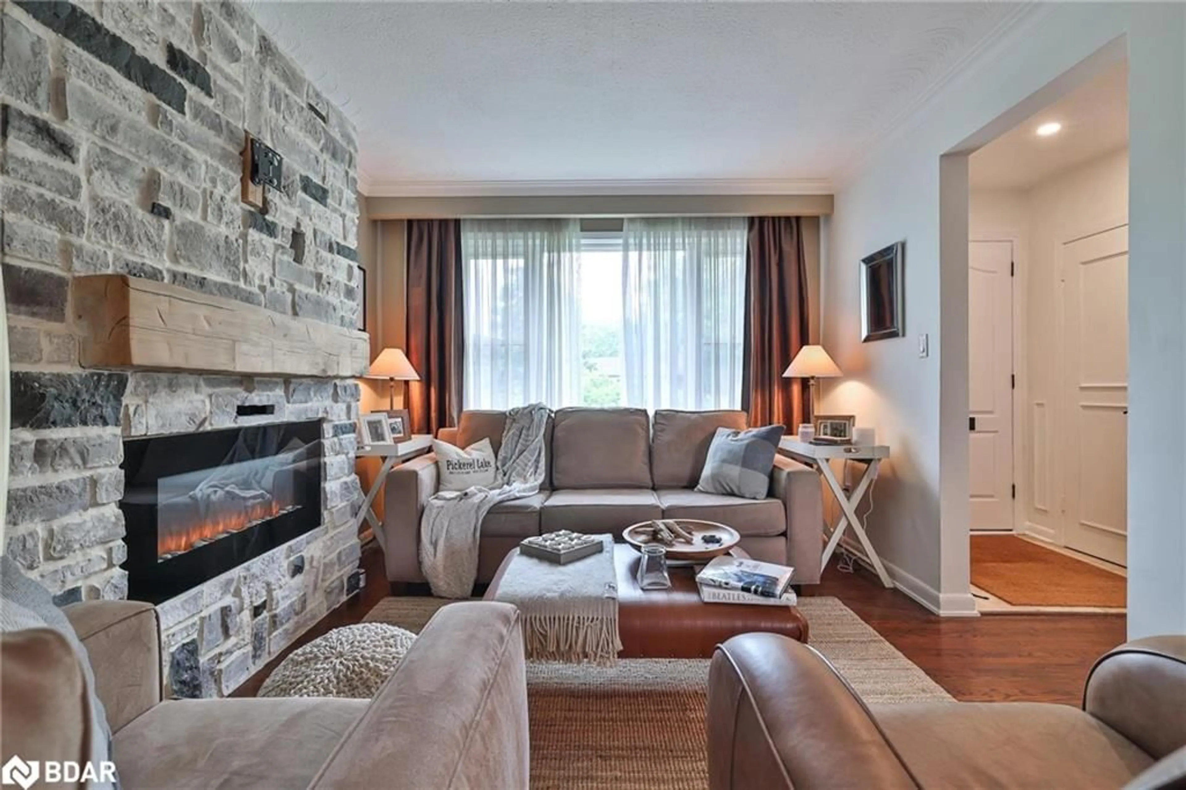 Living room with furniture, unknown for 437 Seaton Dr, Oakville Ontario L6L 3Y3