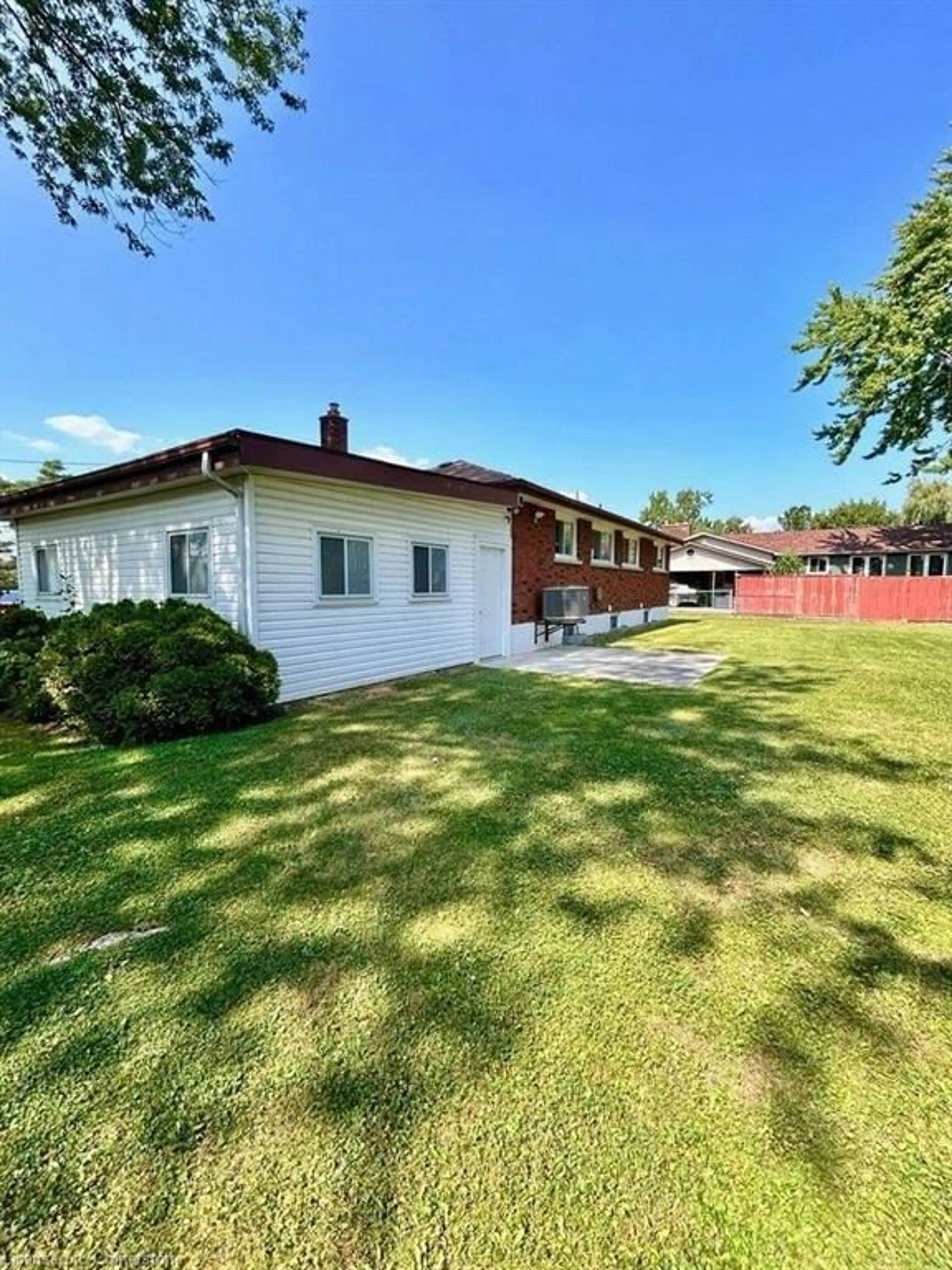 A pic from outside/outdoor area/front of a property/back of a property/a pic from drone, street for 4486 Lyons Creek Rd, Niagara Falls Ontario L2G 0L3