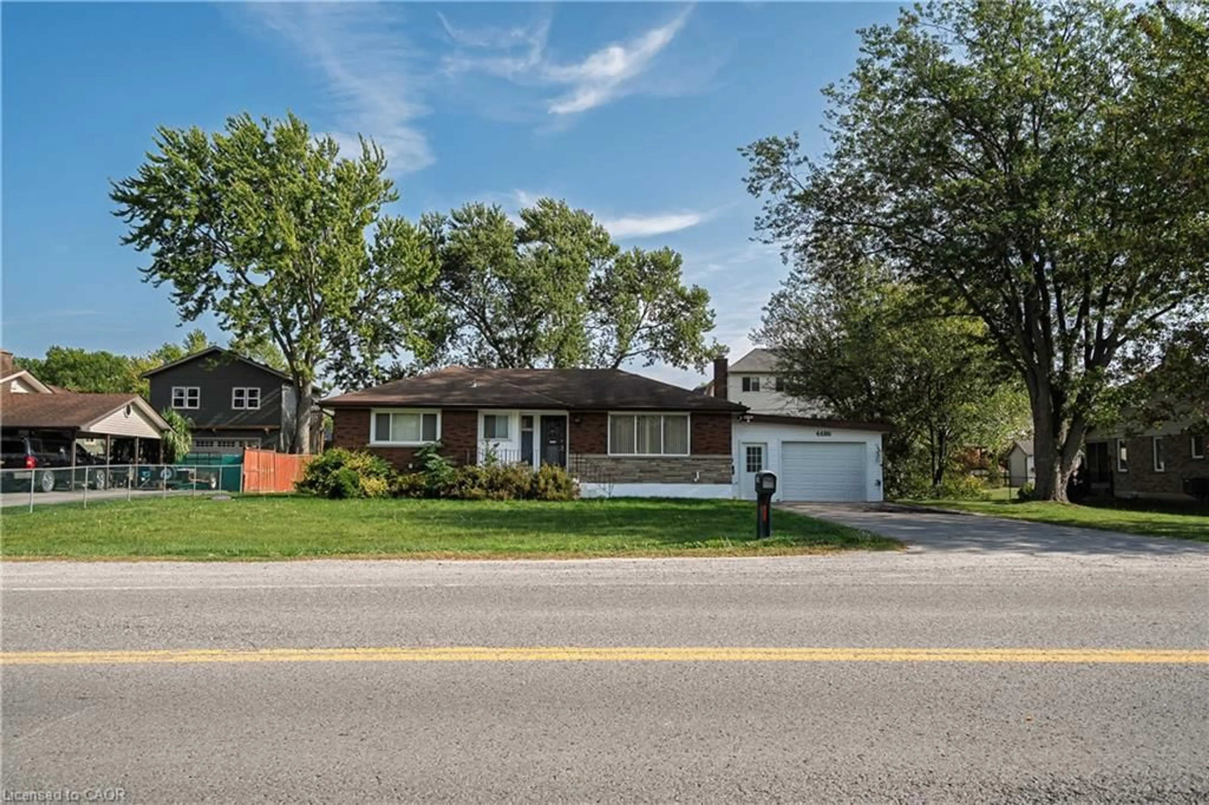 Home with brick exterior material, street for 4486 Lyons Creek Rd, Niagara Falls Ontario L2G 0L3