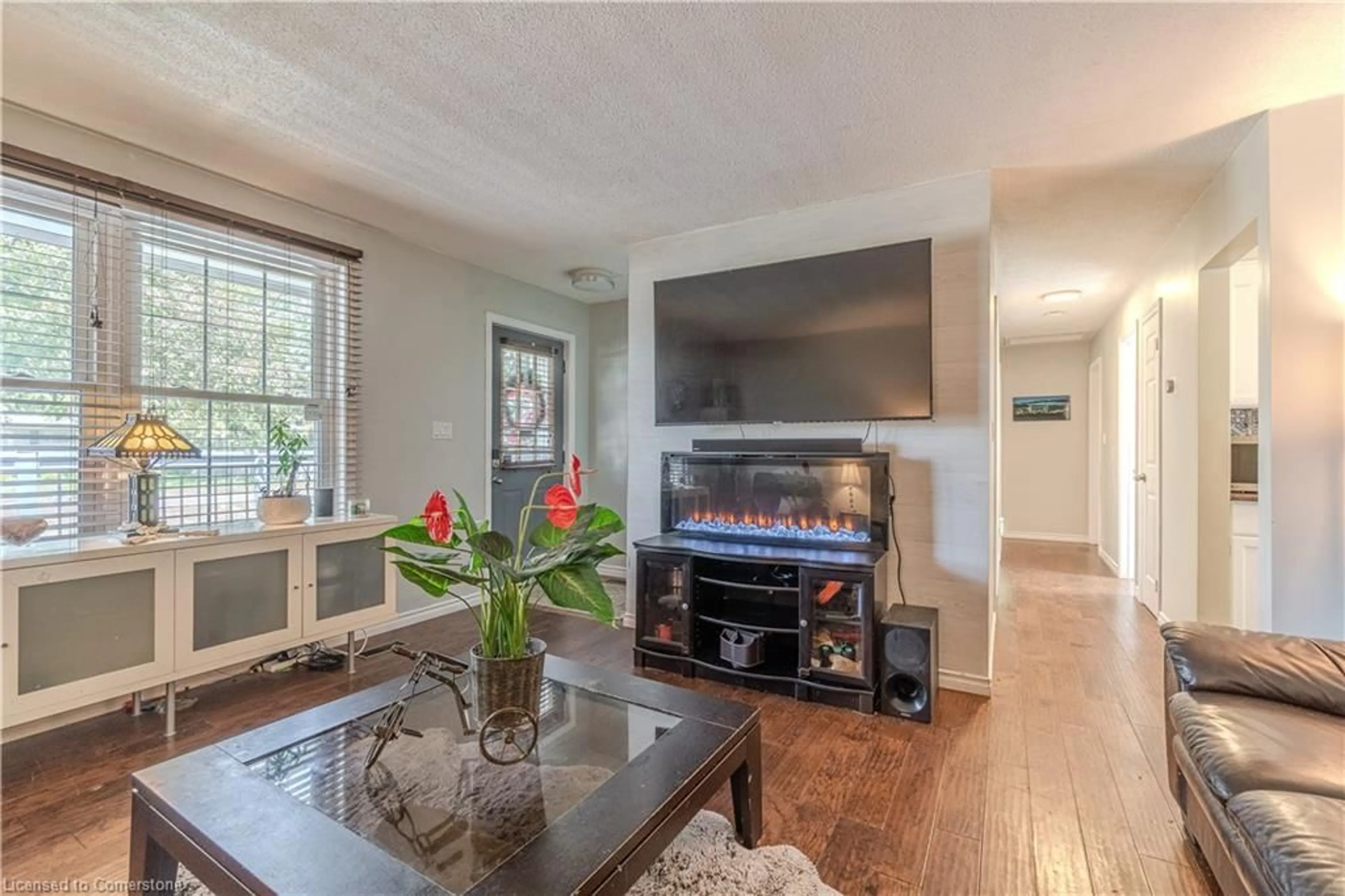 Living room with furniture, unknown for 3530 Edinburgh Rd, Stevensville Ontario L0S 1S0
