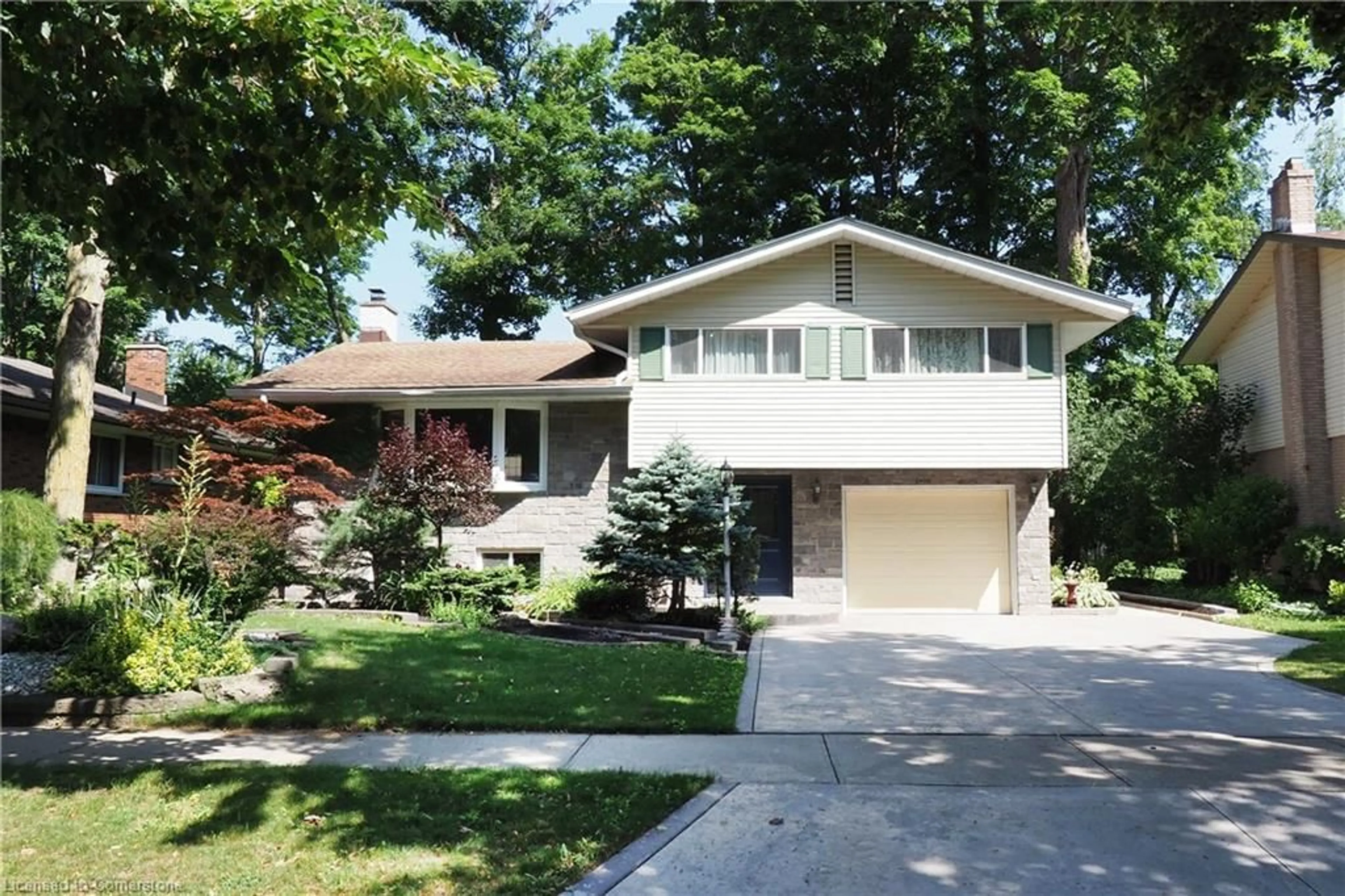 Home with vinyl exterior material, street for 156 Rennie Dr, Kitchener Ontario N2A 1J6