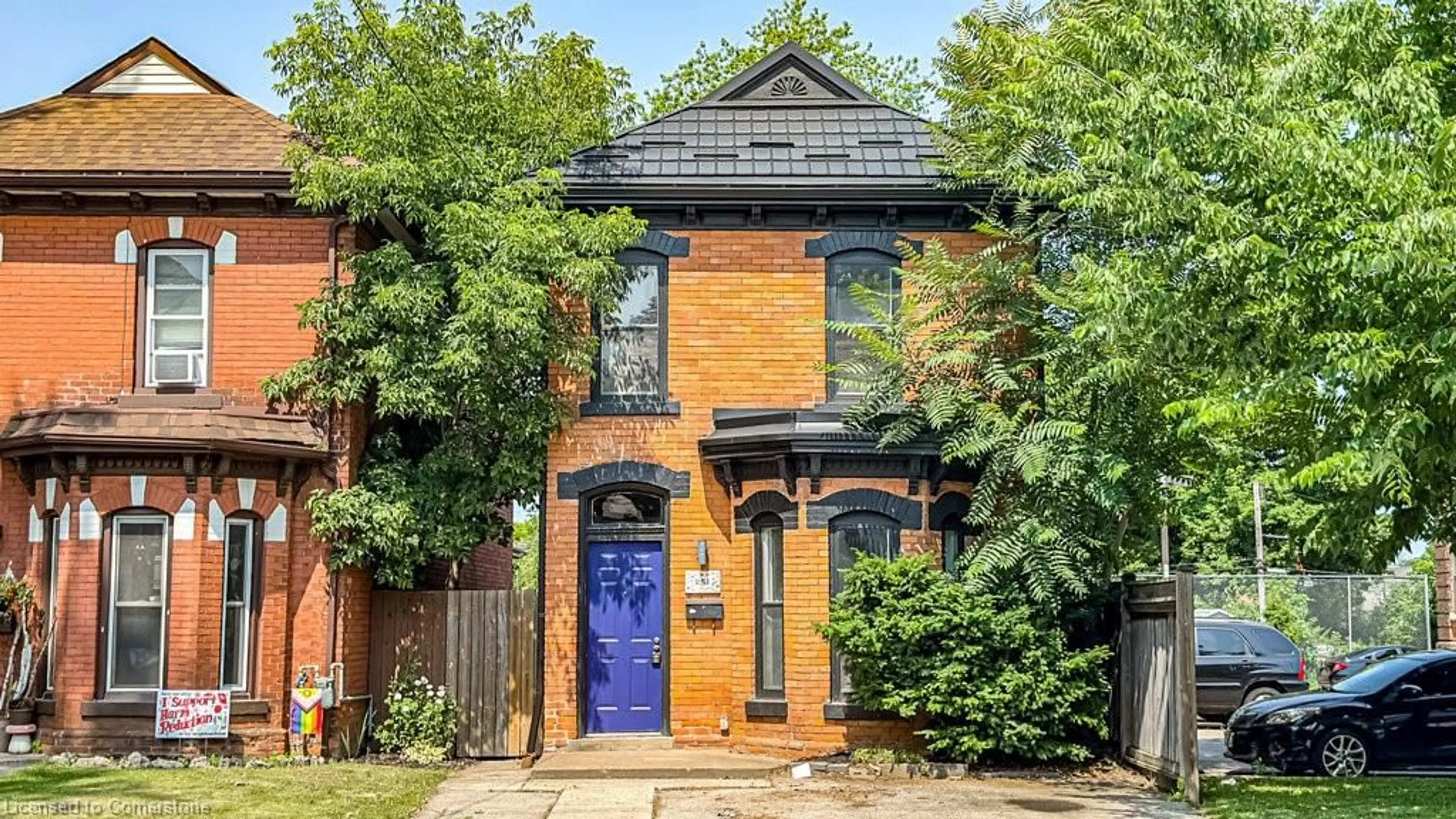 Home with brick exterior material, street for 251 West Ave, Hamilton Ontario L8L 5C8