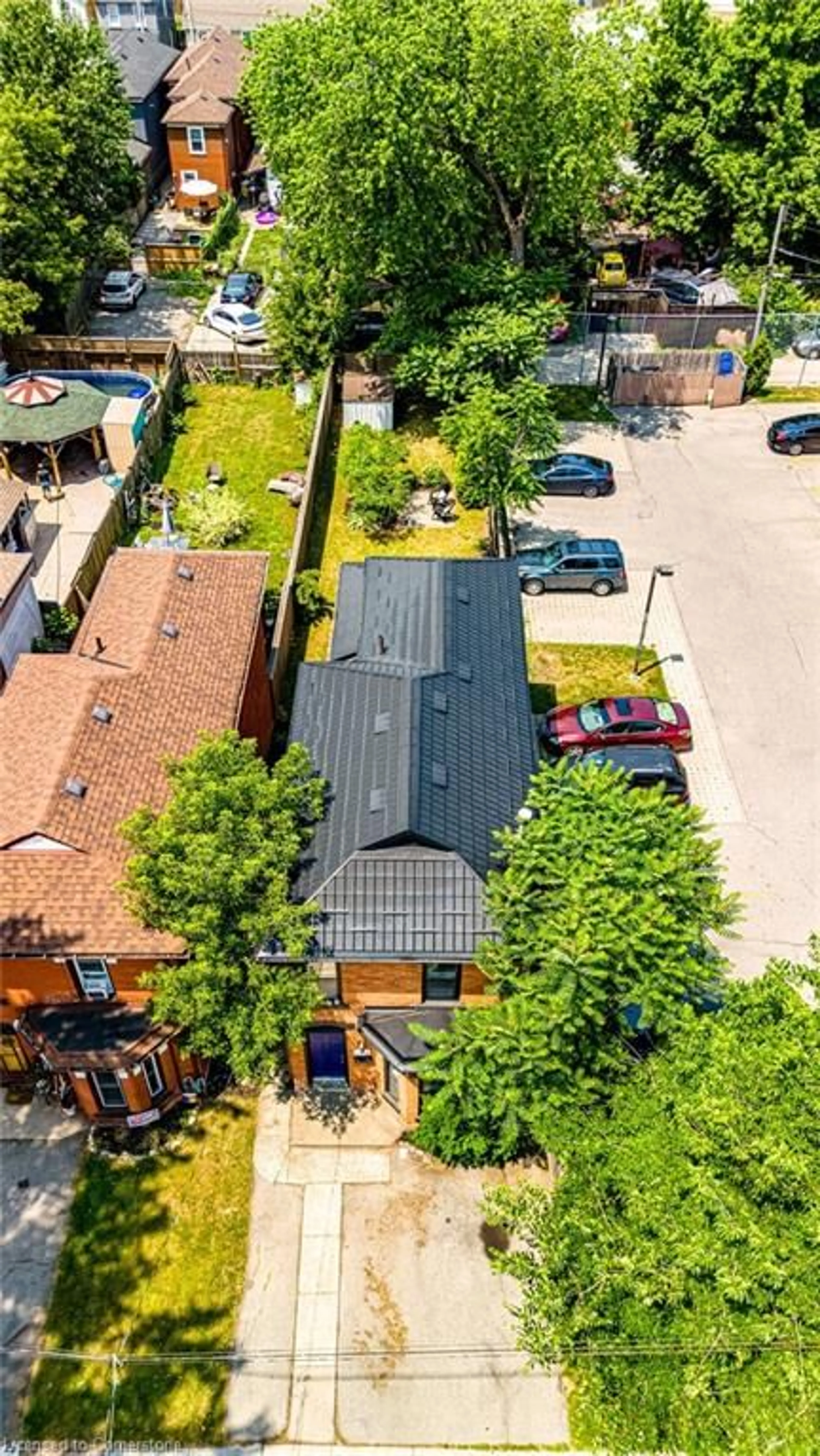 A pic from outside/outdoor area/front of a property/back of a property/a pic from drone, street for 251 West Ave, Hamilton Ontario L8L 5C8