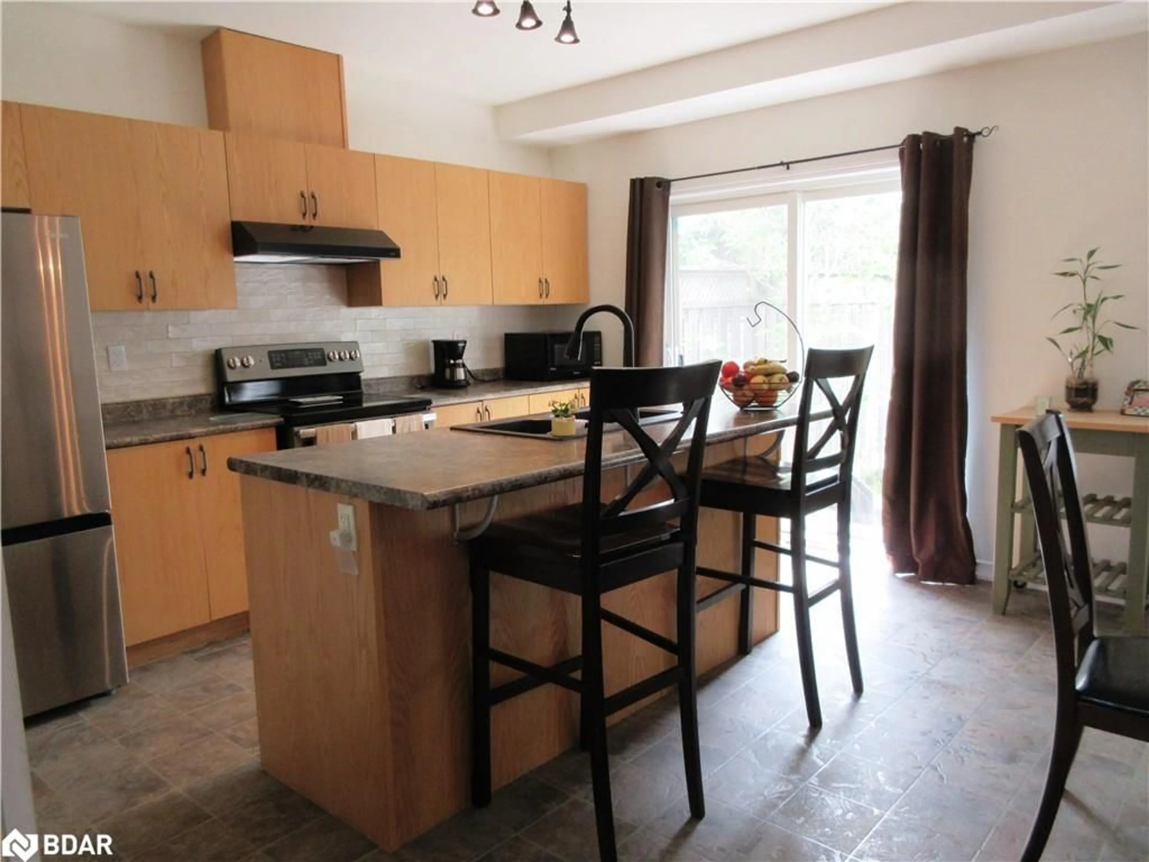 Standard kitchen, unknown for 175 Stanley Street St, Barrie Ontario L4M 0G2