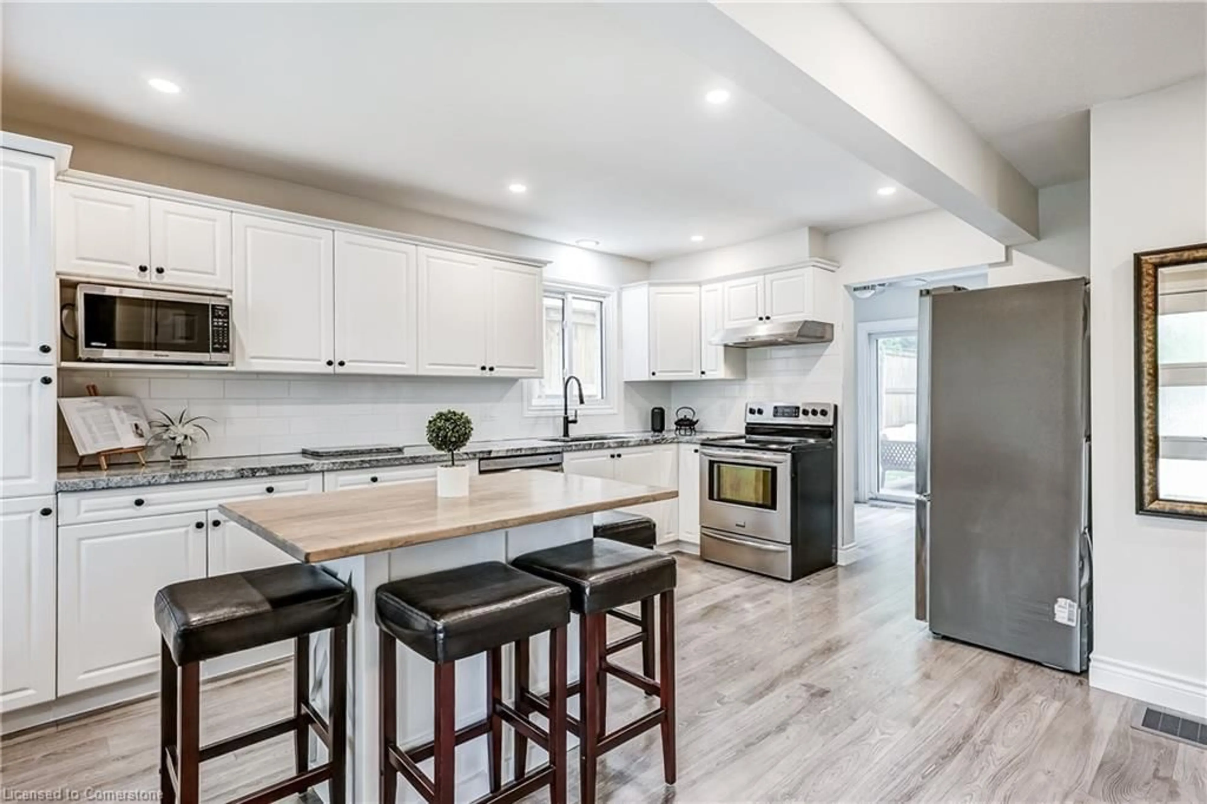 Open concept kitchen, unknown for 8 Doreen Cres, Bowmanville Ontario L1C 3W7