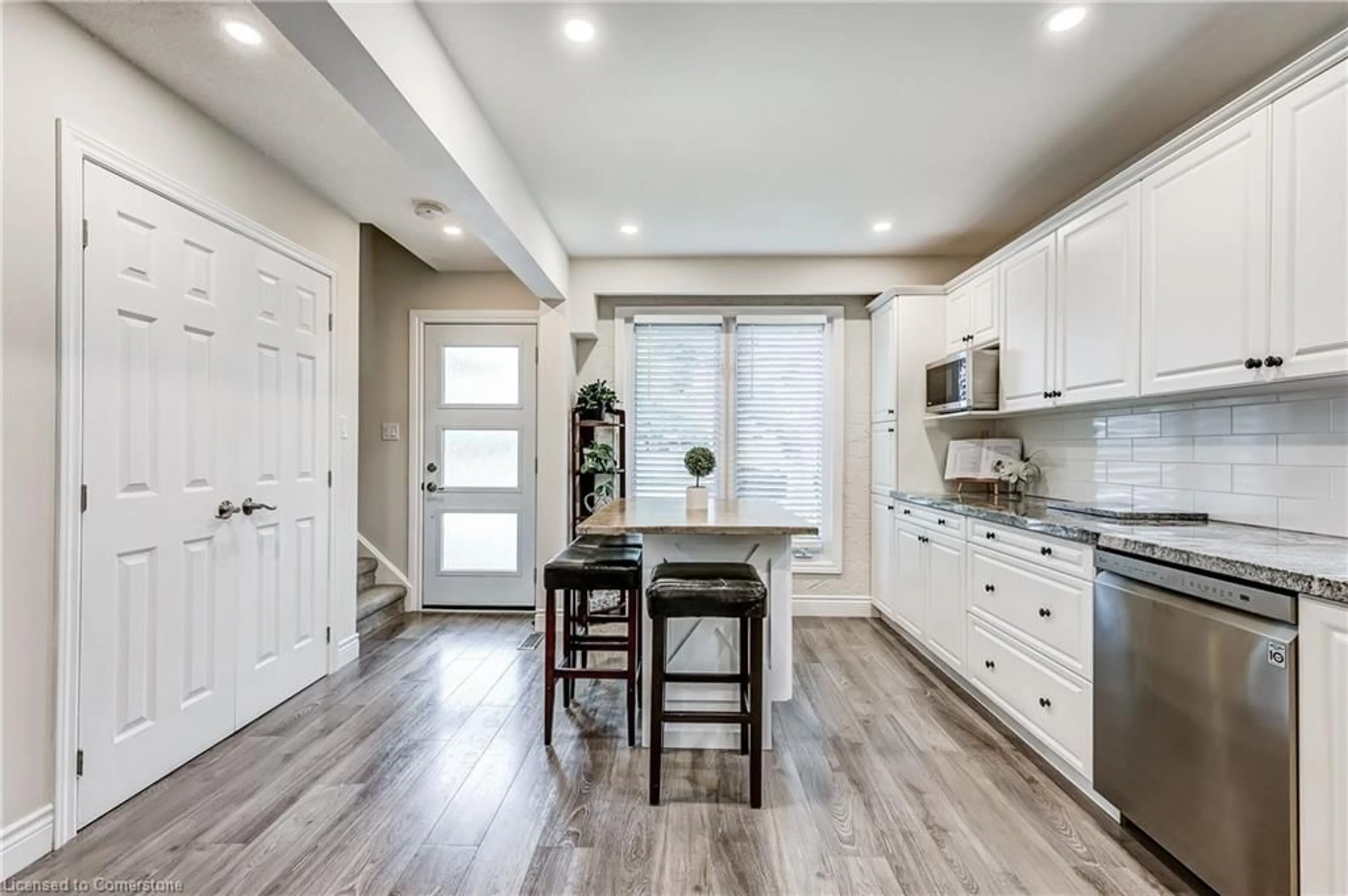Open concept kitchen, unknown for 8 Doreen Cres, Bowmanville Ontario L1C 3W7
