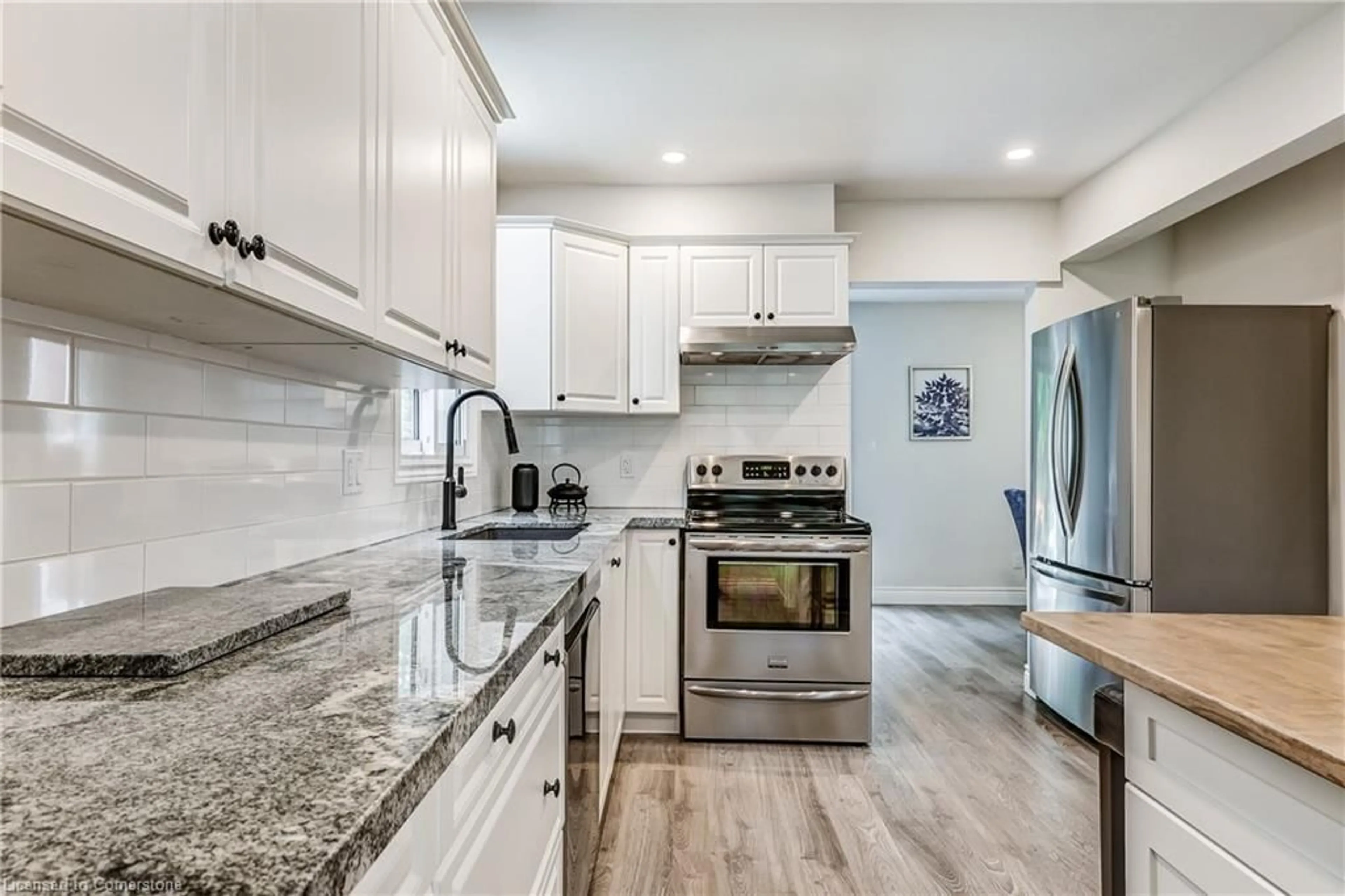 Open concept kitchen, ceramic/tile floor for 8 Doreen Cres, Bowmanville Ontario L1C 3W7
