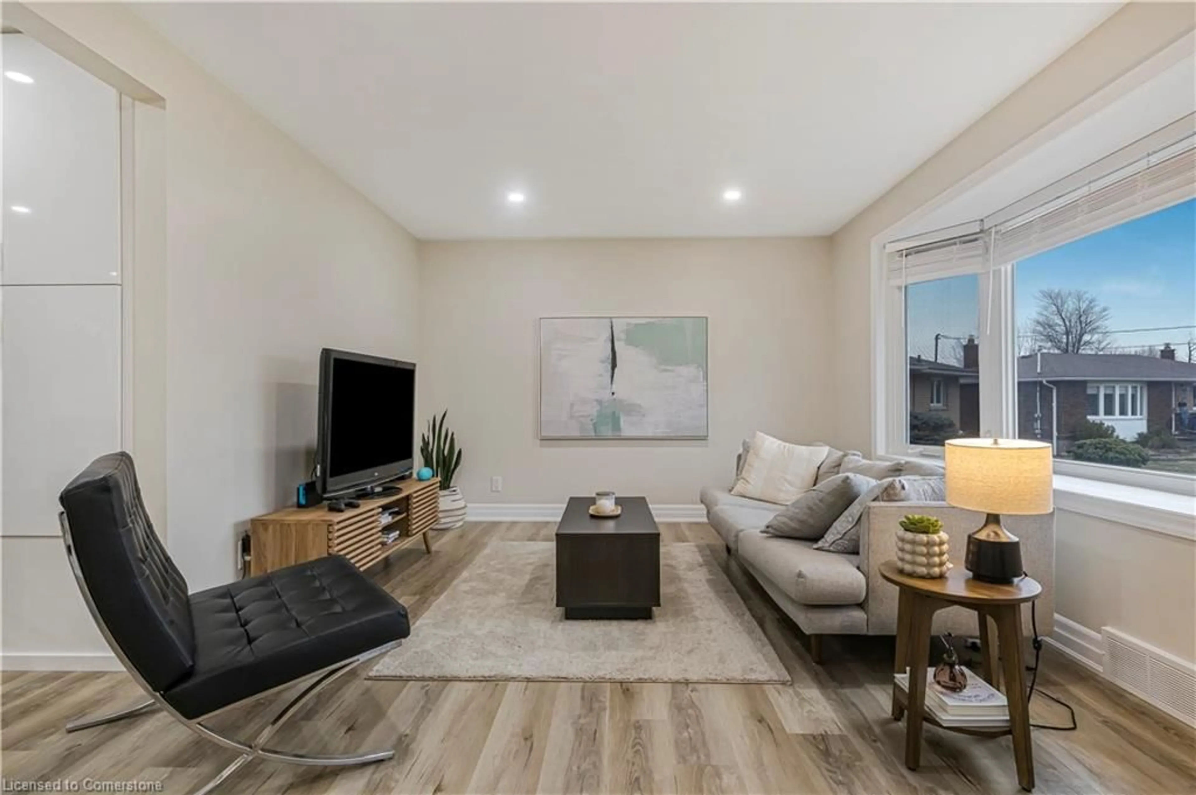 Living room with furniture, unknown for 37 Coronation Blvd, St. Catharines Ontario L2S 2V2