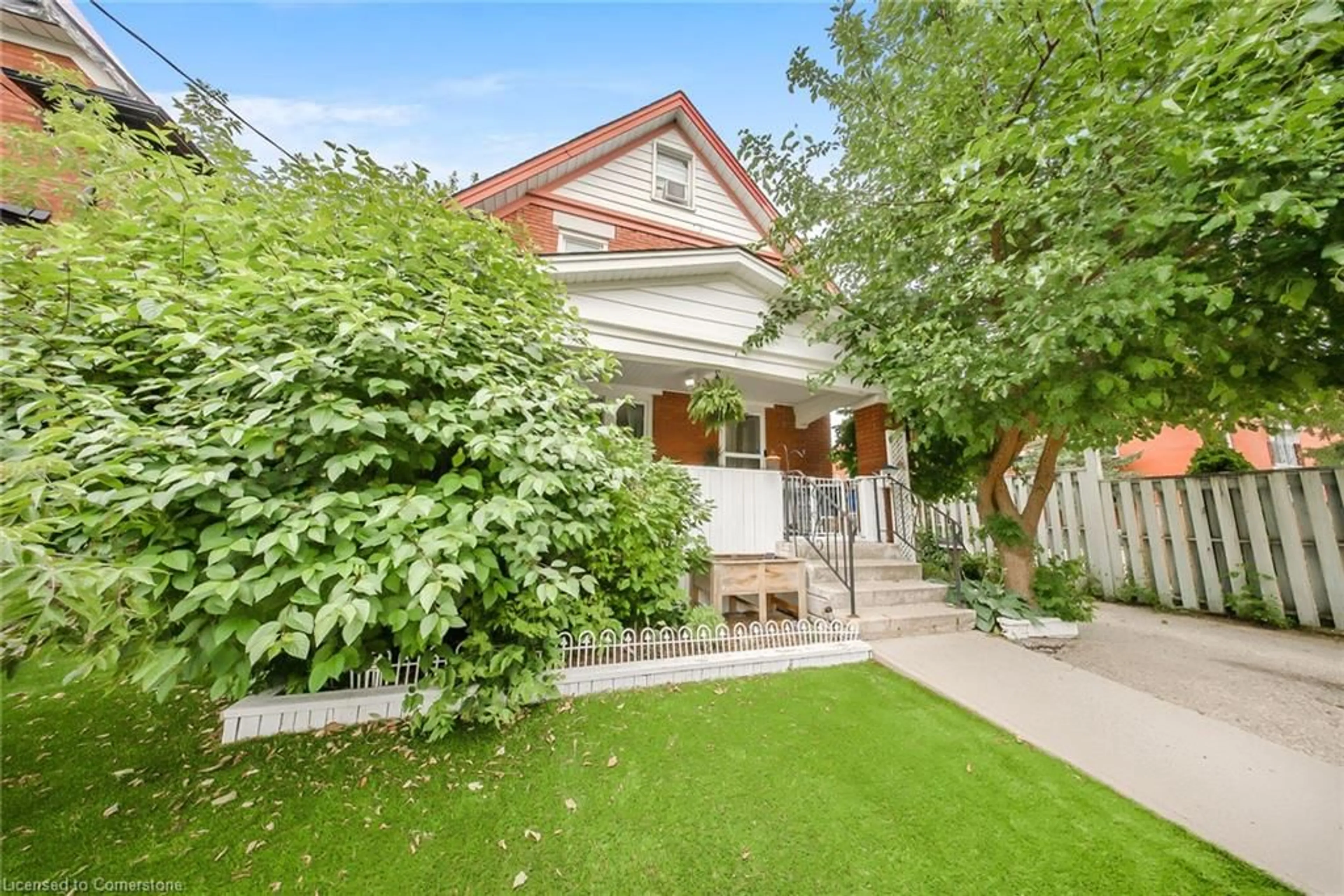 Patio, street for 54 Laurel St, Waterloo Ontario N2J 2H2