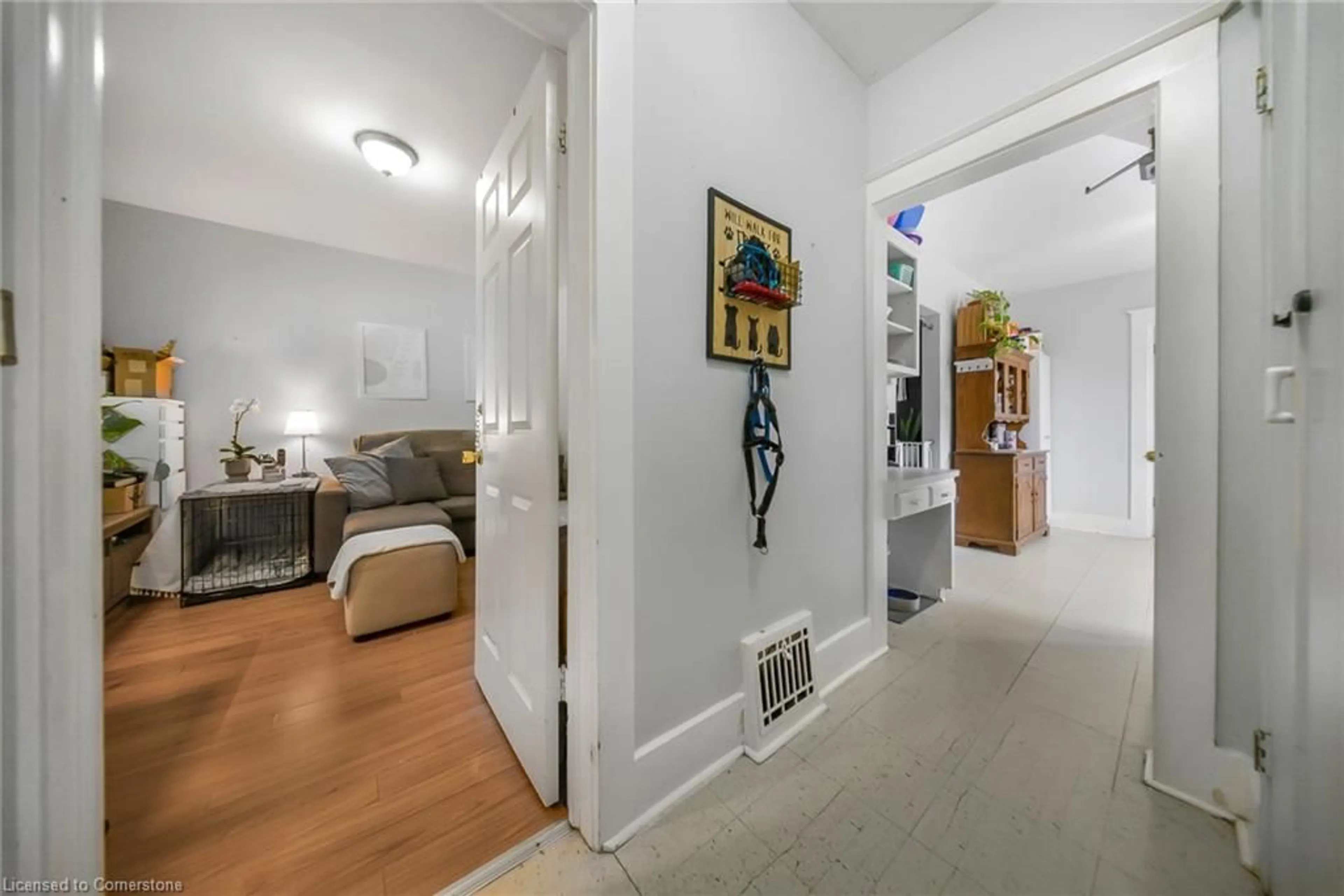 Indoor foyer for 54 Laurel St, Waterloo Ontario N2J 2H2