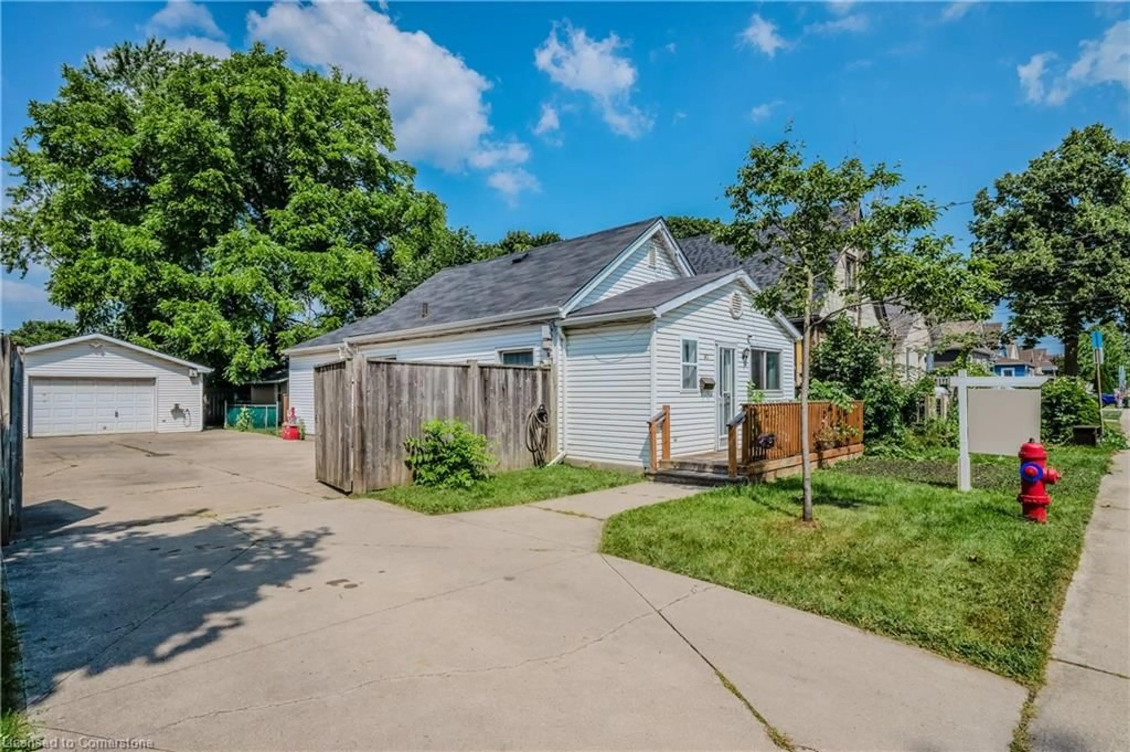 Shed for 80 East 33rd St, Hamilton Ontario L8V 3T2