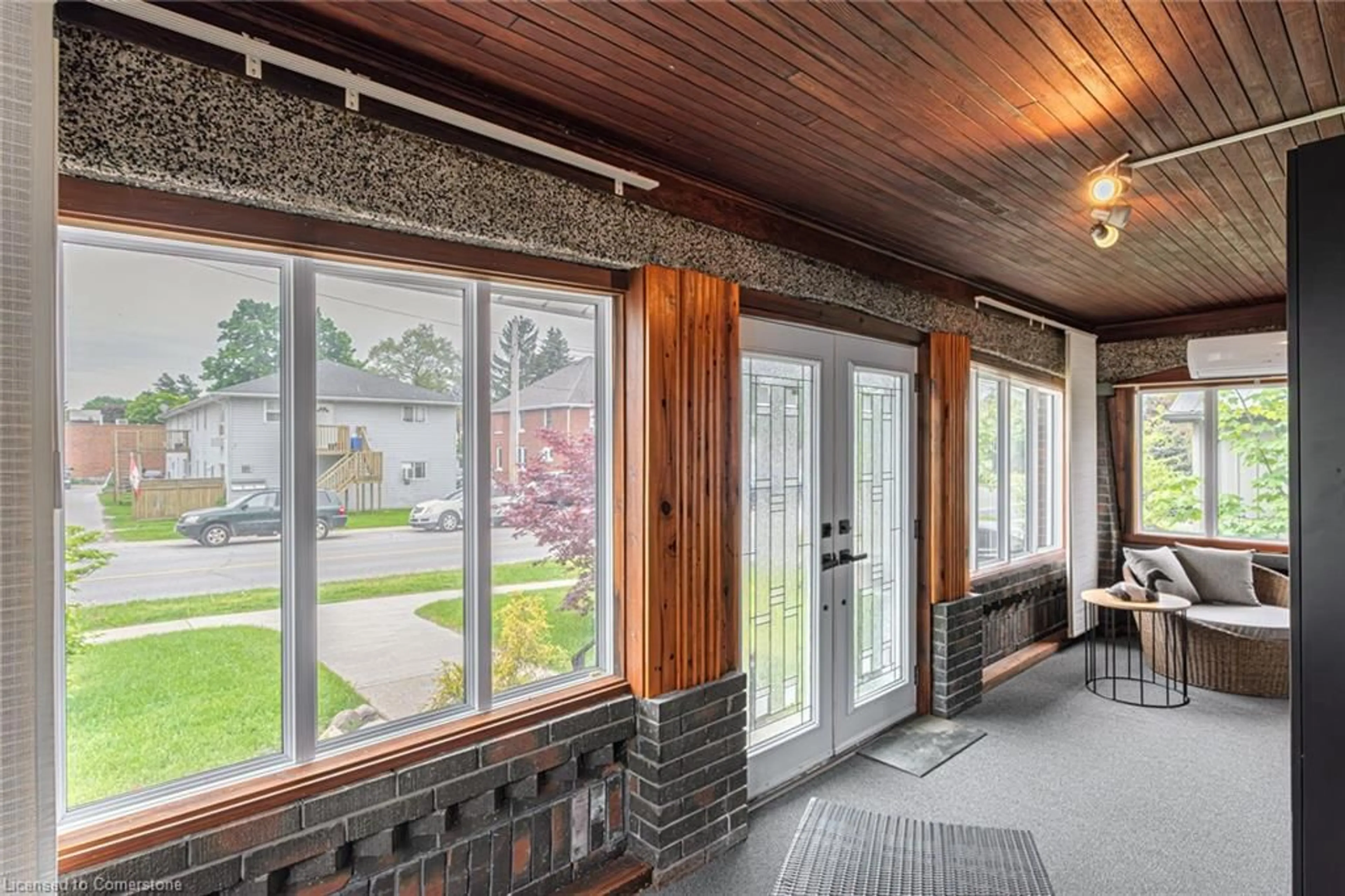 Indoor entryway for 101 Talbot Rd, Delhi Ontario N4B 1Z7