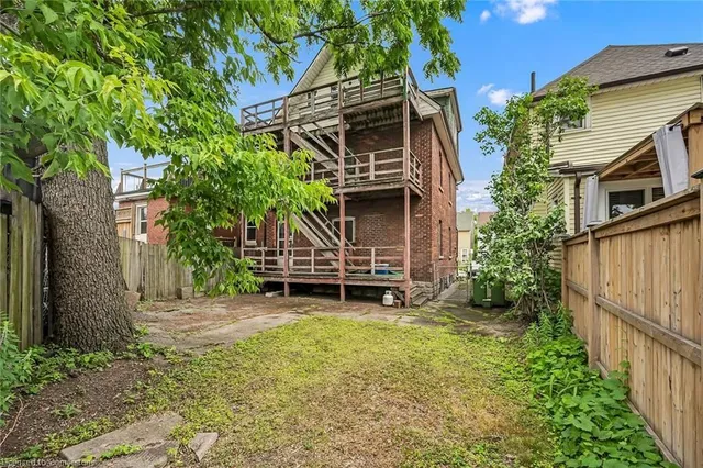 Primary image of 8 Morris Ave