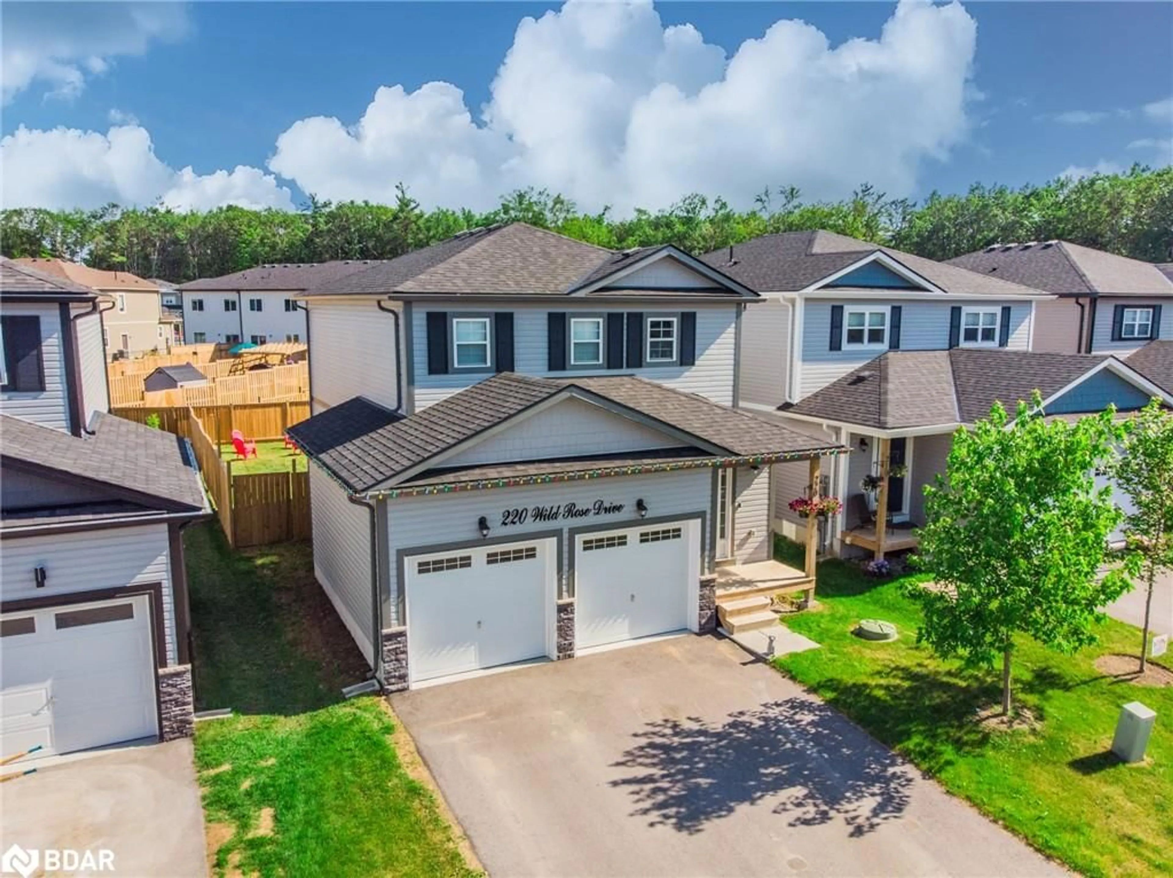 A pic from outside/outdoor area/front of a property/back of a property/a pic from drone, street for 220 Wild Rose Drive Dr, Gravenhurst Ontario P1P 0B4