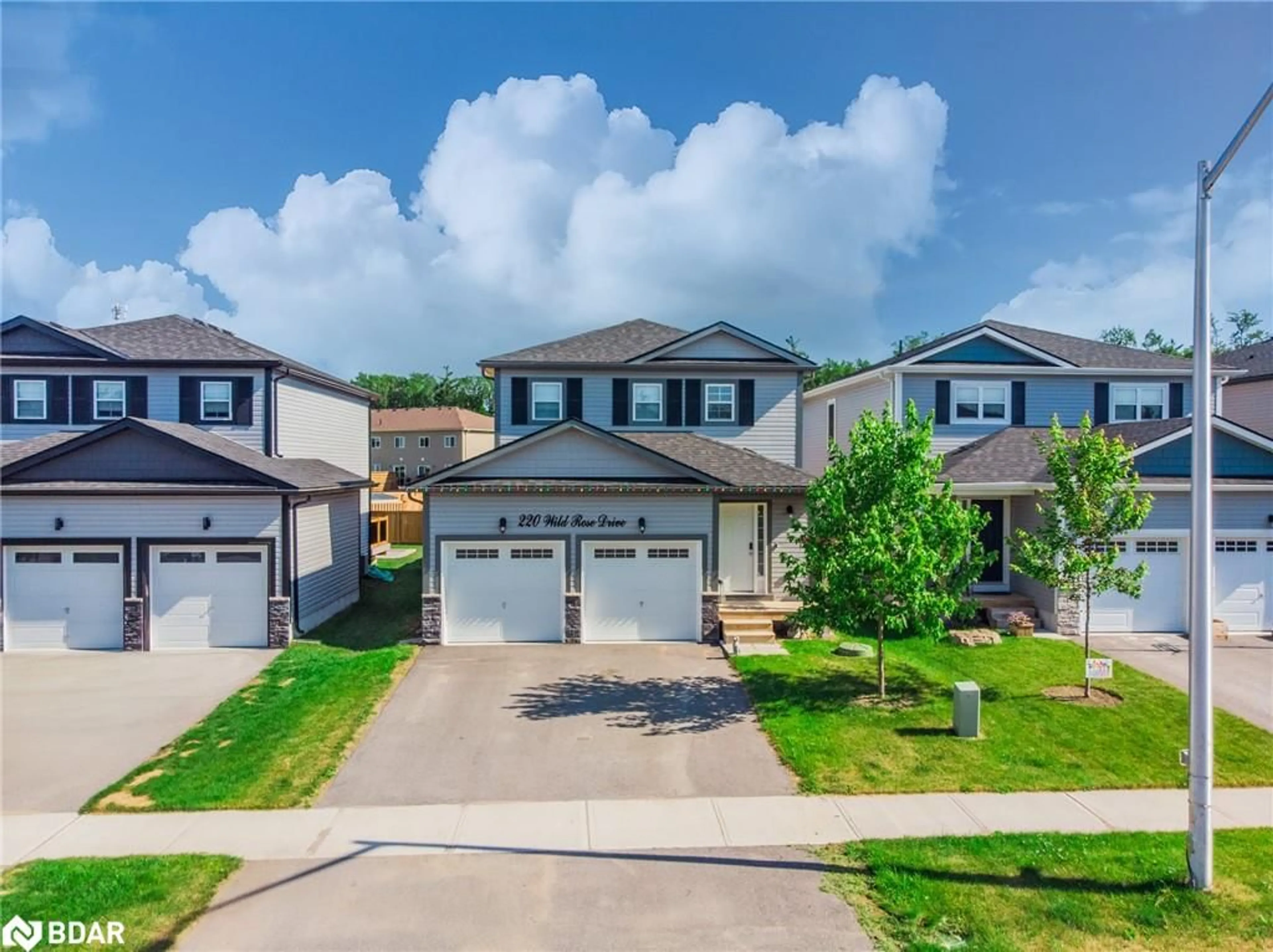 A pic from outside/outdoor area/front of a property/back of a property/a pic from drone, street for 220 Wild Rose Drive Dr, Gravenhurst Ontario P1P 0B4