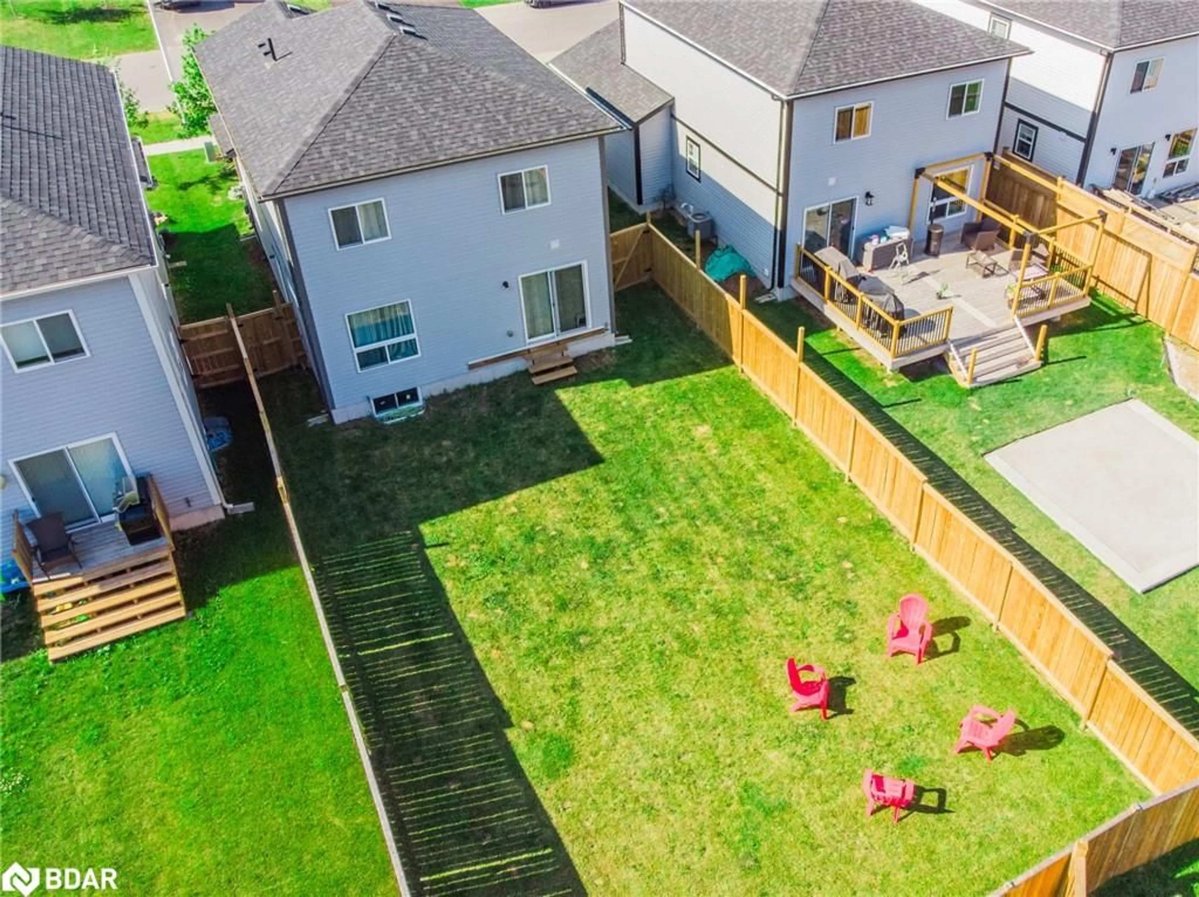 A pic from outside/outdoor area/front of a property/back of a property/a pic from drone, unknown for 220 Wild Rose Drive Dr, Gravenhurst Ontario P1P 0B4