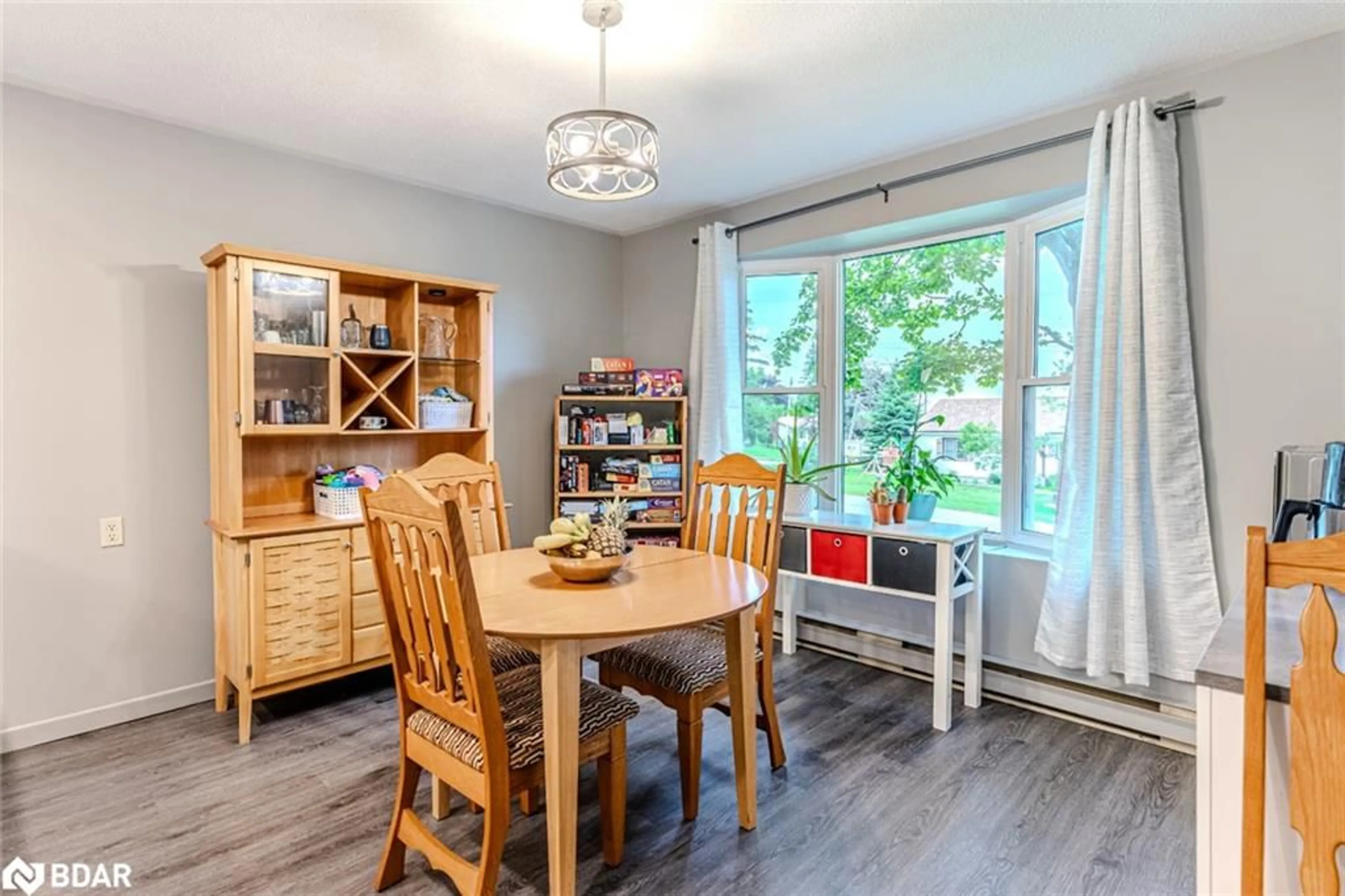 Dining room, wood/laminate floor for 29 First Street, Orillia Ontario L3V 4A8