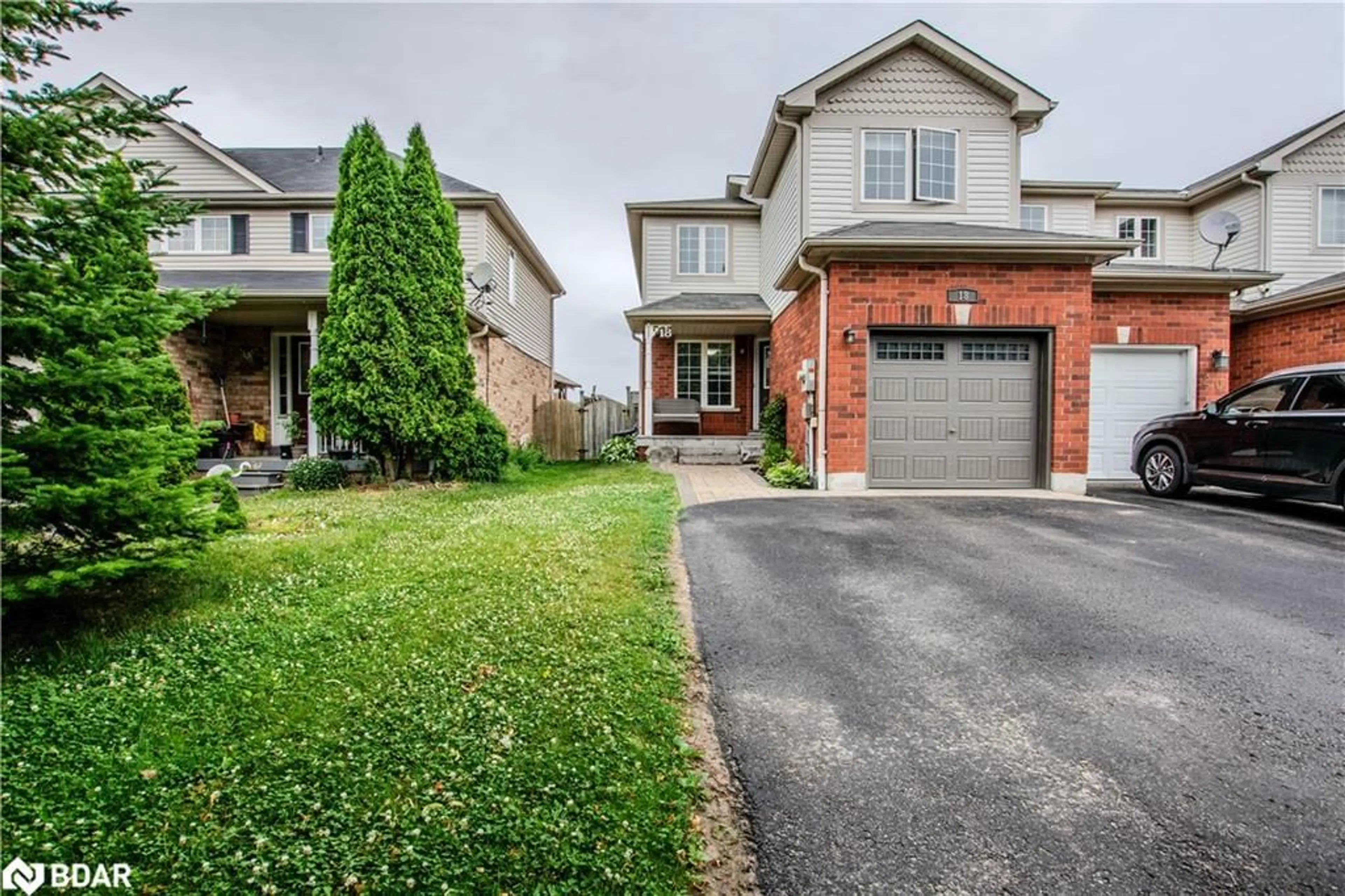 Home with brick exterior material, street for 18 Heritage Crt, Barrie Ontario L4N 0E7