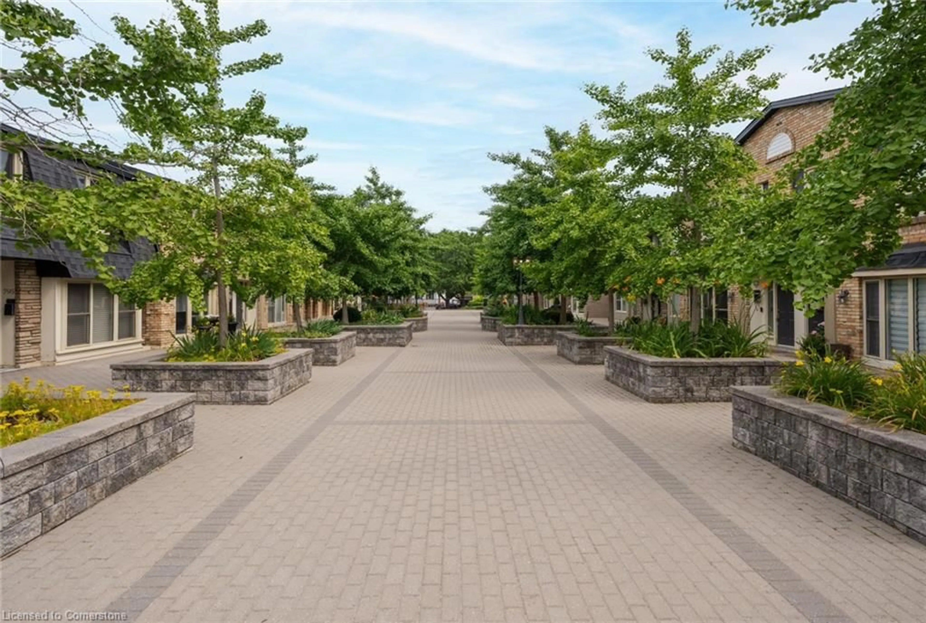 Patio, street for 803 Hyde Rd #3, Burlington Ontario L7S 1S6