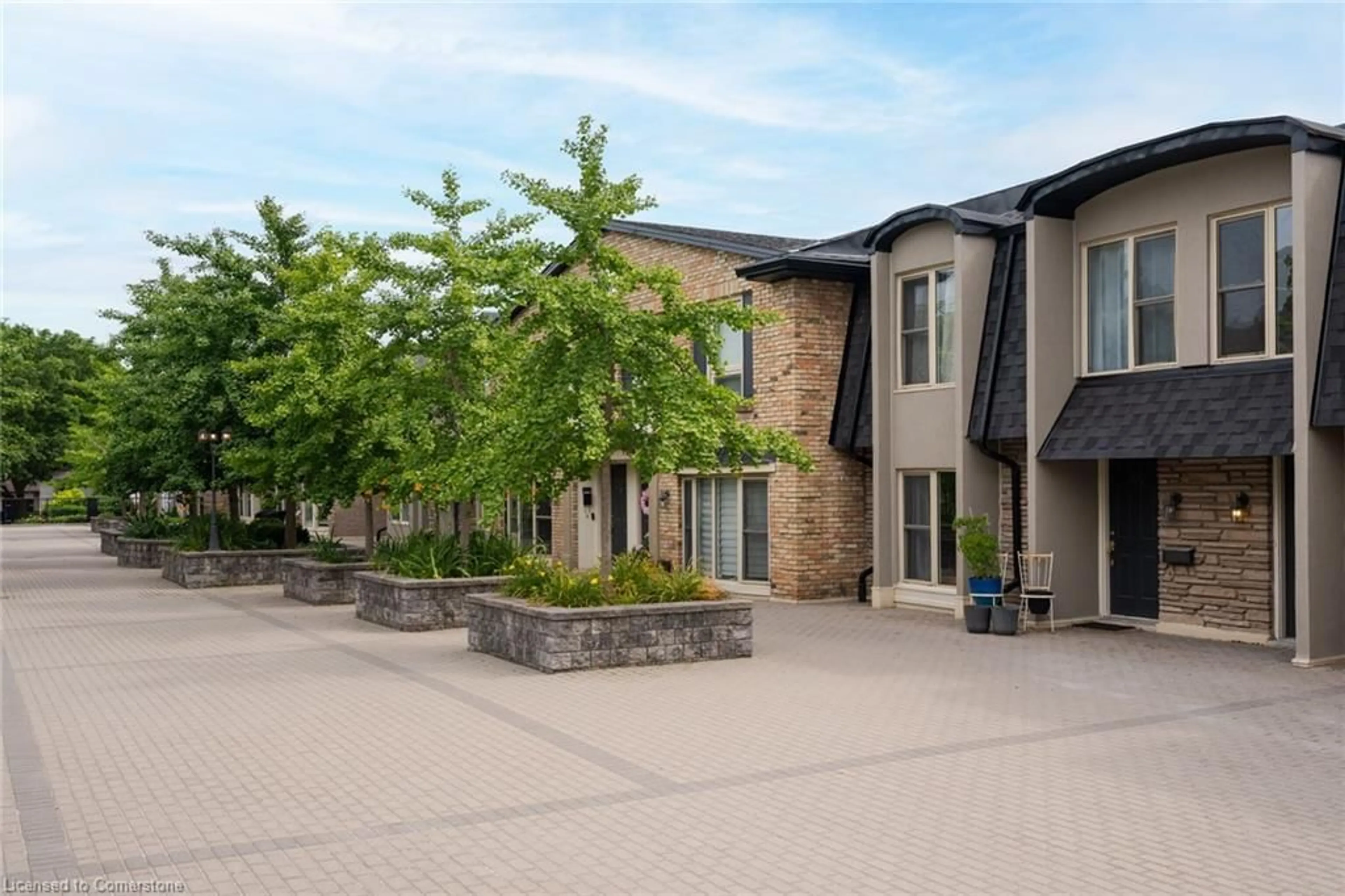 Patio, building for 803 Hyde Rd #3, Burlington Ontario L7S 1S6