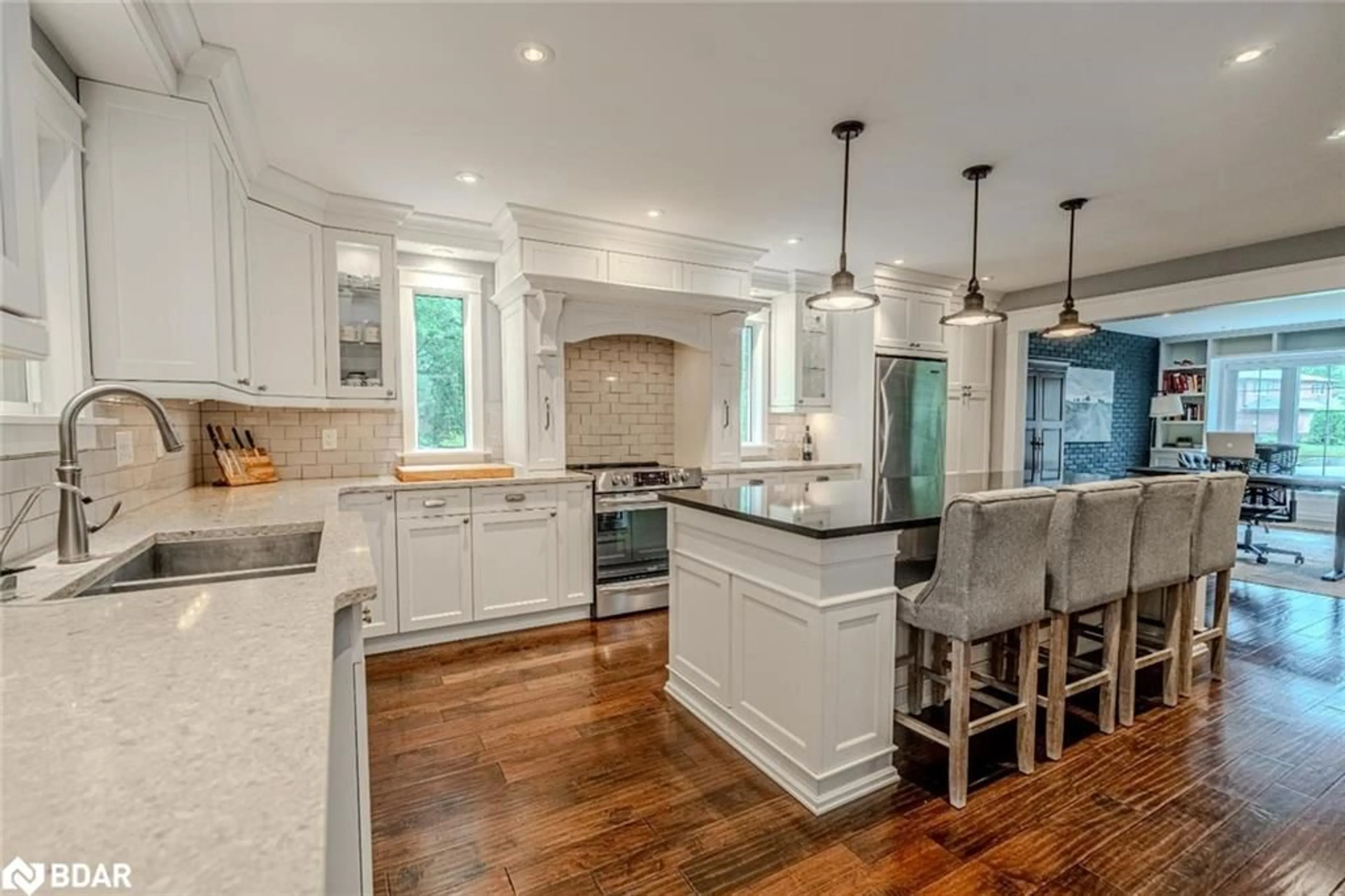Open concept kitchen, unknown for 26 Lilac Lane, Midhurst Ontario L9X 0N4
