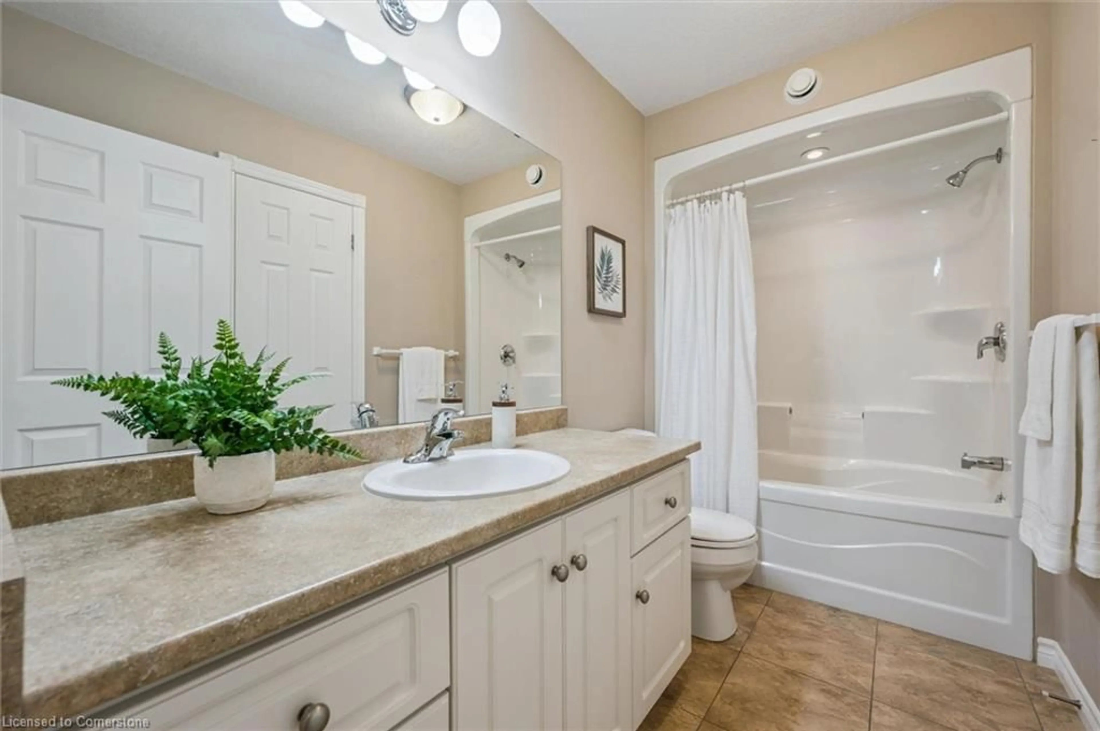 Standard bathroom, ceramic/tile floor for 410 Catherine St, Wingham Ontario N0G 2W0