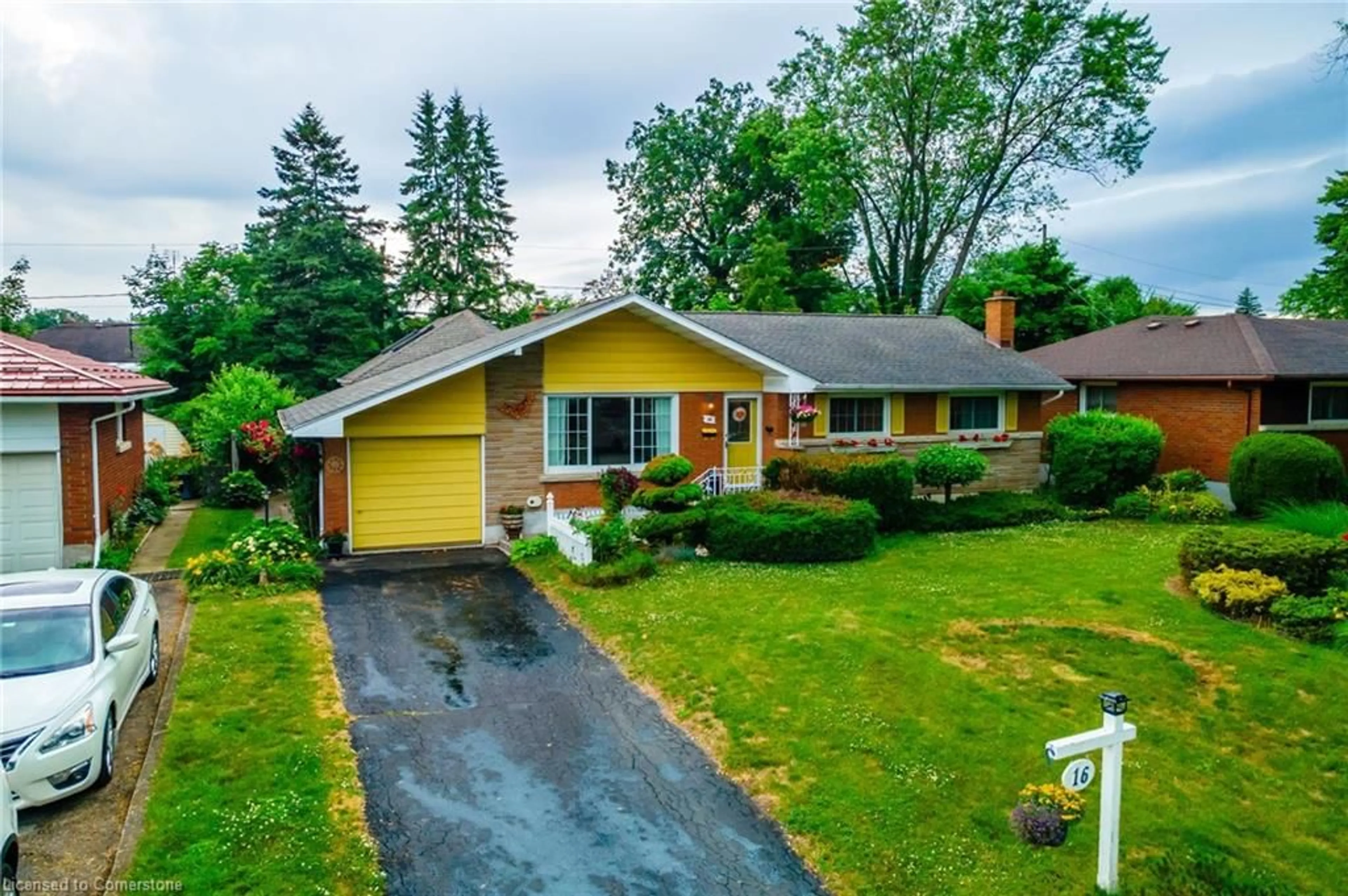 Home with brick exterior material, street for 16 Glendale Dr, Welland Ontario L3C 4Y6
