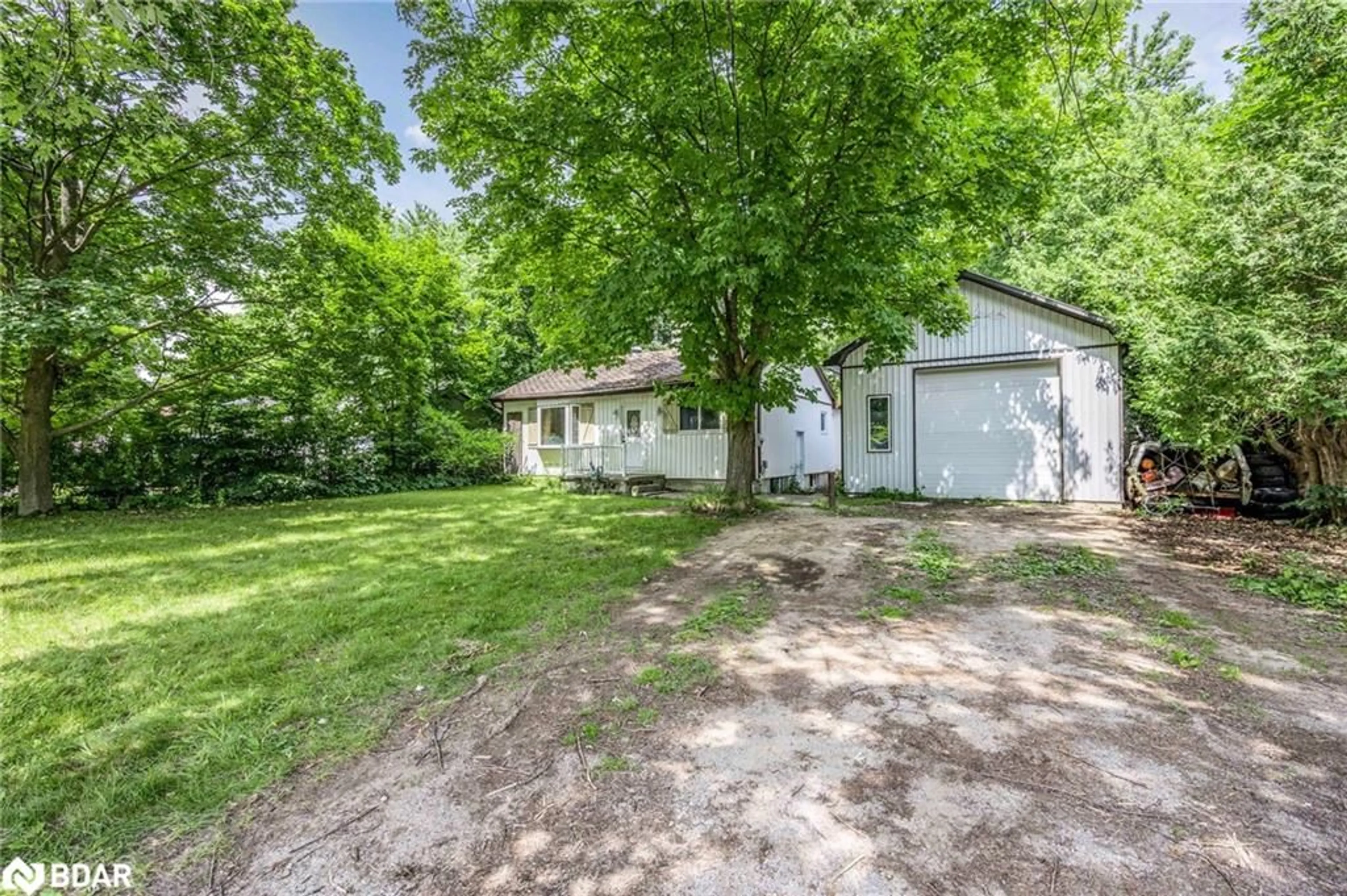 A pic from outside/outdoor area/front of a property/back of a property/a pic from drone, street for 1213 Bayfield St N St, Midhurst Ontario L9X 0N6