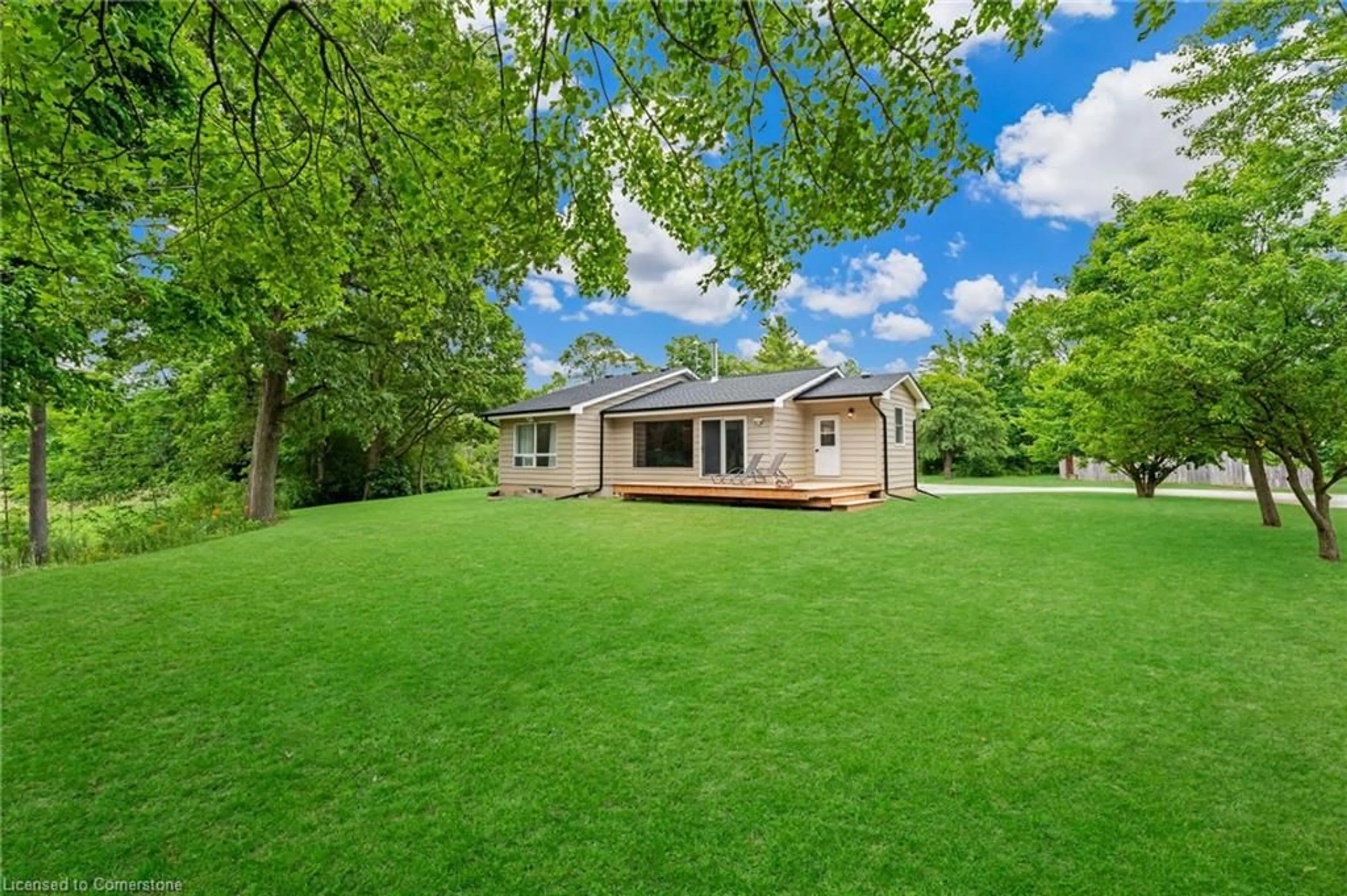 A pic from outside/outdoor area/front of a property/back of a property/a pic from drone, unknown for 5210 Westbrook Rd, Glanbrook Ontario L0R 1C0