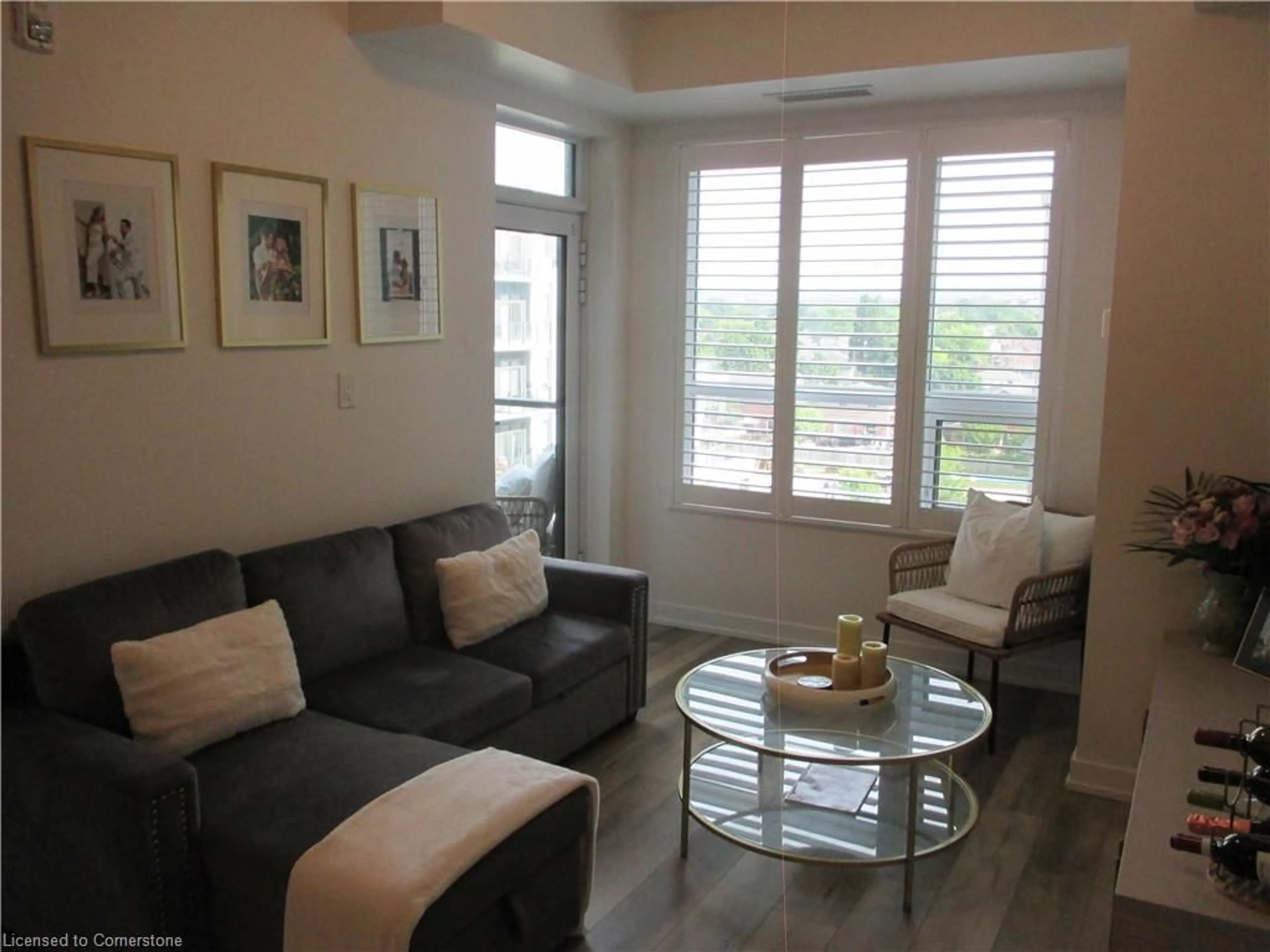Living room with furniture, wood/laminate floor for 5055 Greenlane Rd #533, Beamsville Ontario L0R 1B3