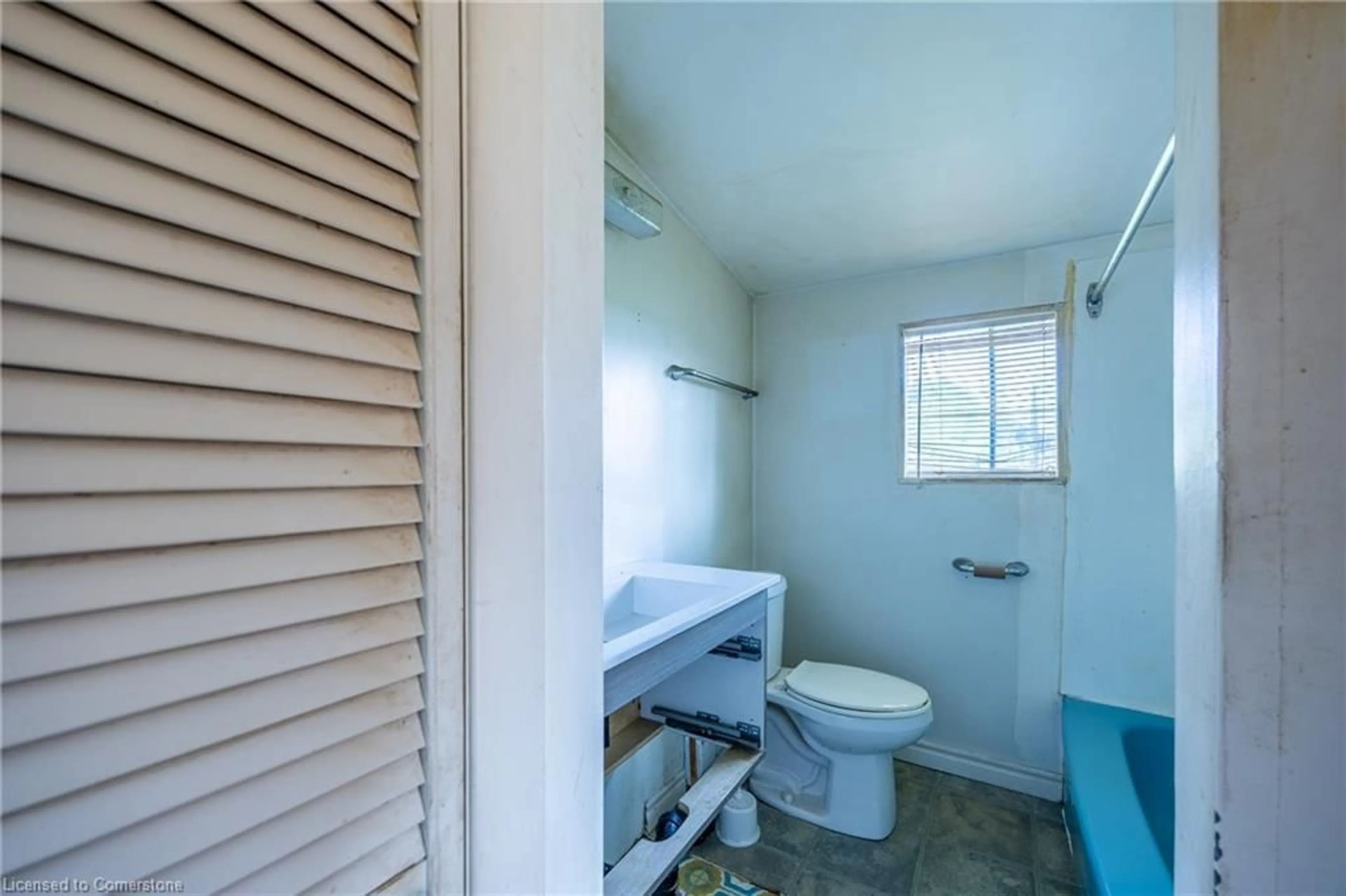 Standard bathroom, unknown for 895 Windham Road 11, Delhi Ontario N4B 2W5
