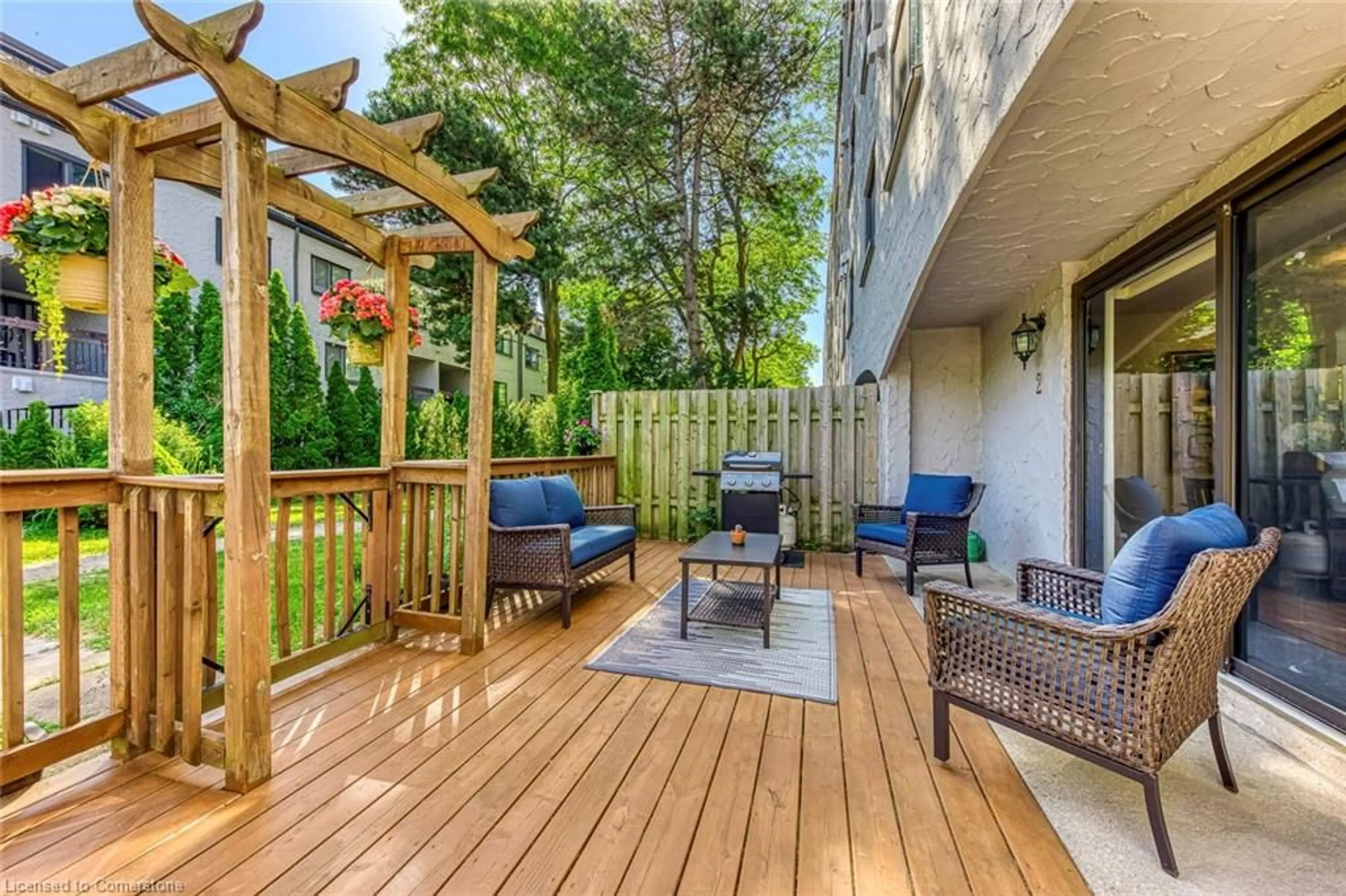 Patio, water/lake/river/ocean view for 1008 Falgarwood Dr #2, Oakville Ontario L6H 2P5
