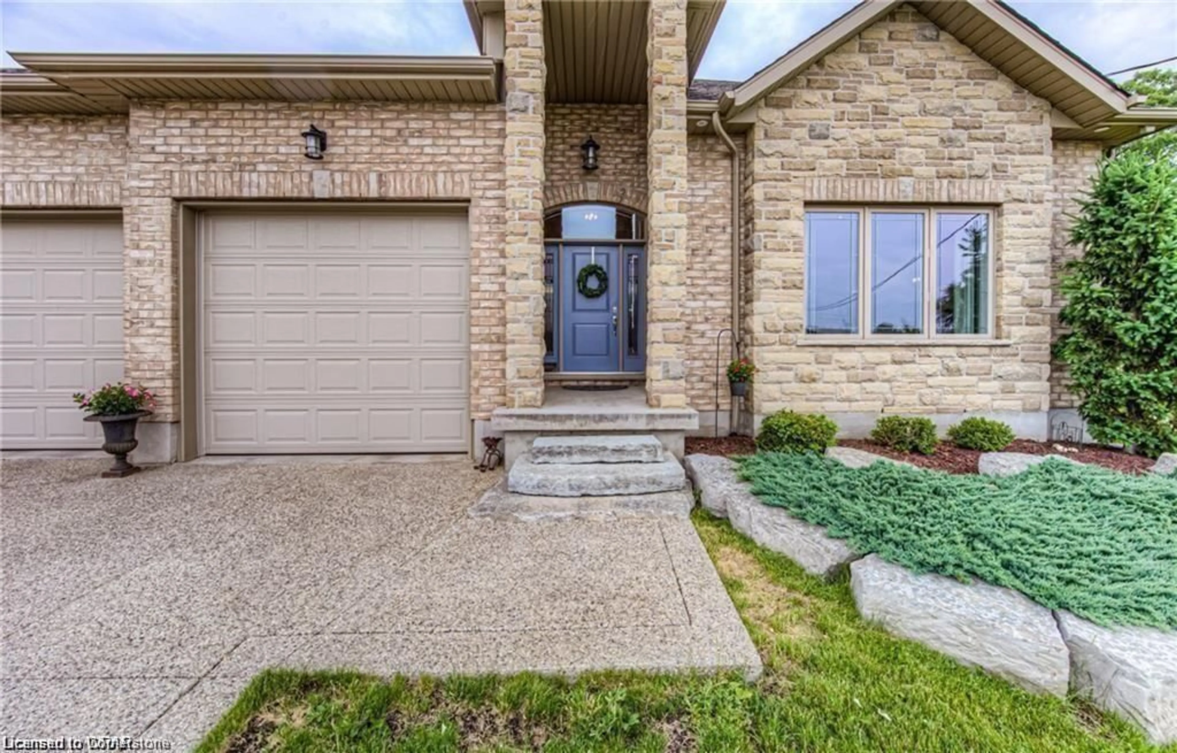Home with brick exterior material, street for 2850 Victoria St, Breslau Ontario N0B 1M0