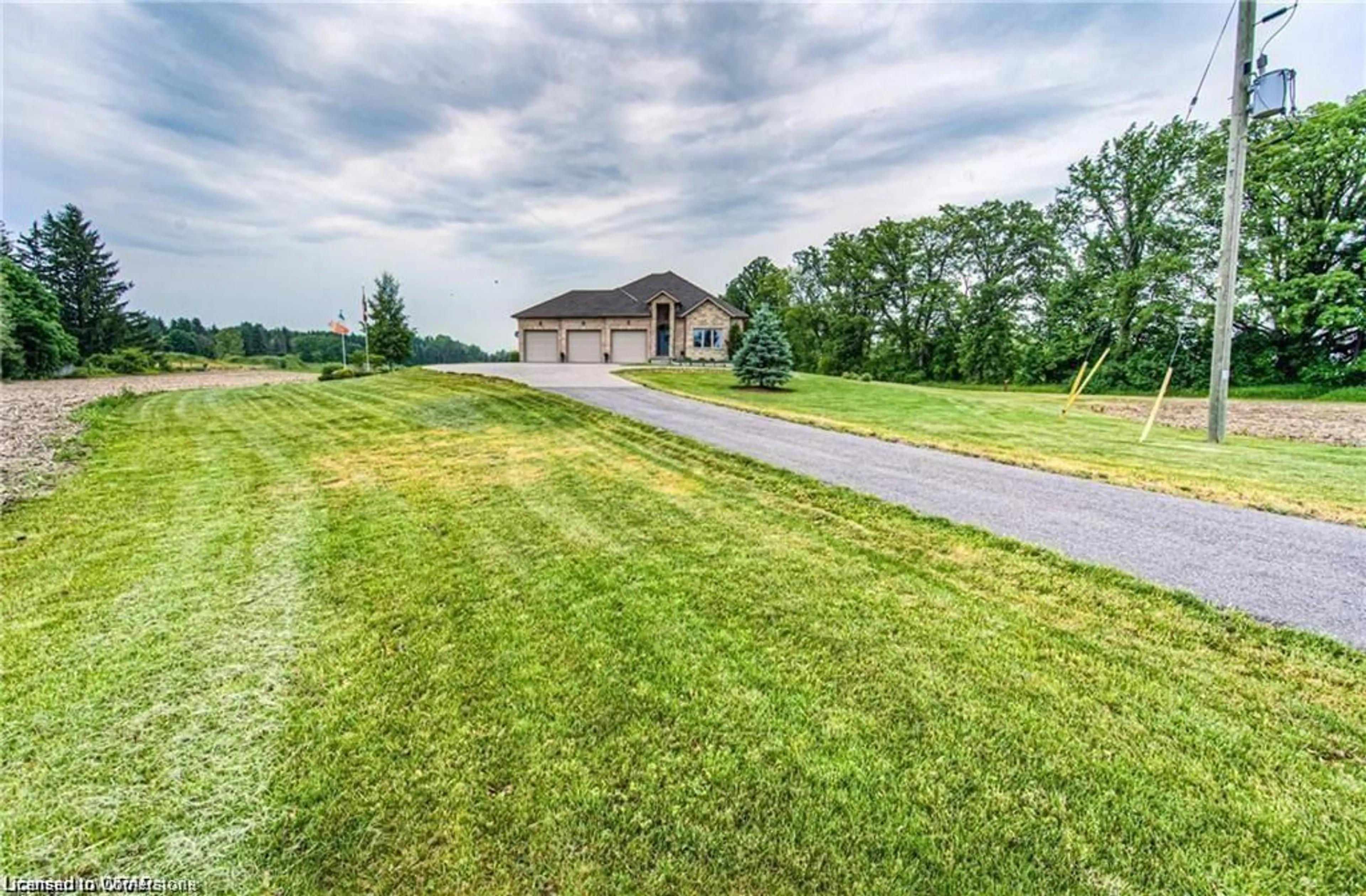 A pic from outside/outdoor area/front of a property/back of a property/a pic from drone, unknown for 2850 Victoria St, Breslau Ontario N0B 1M0
