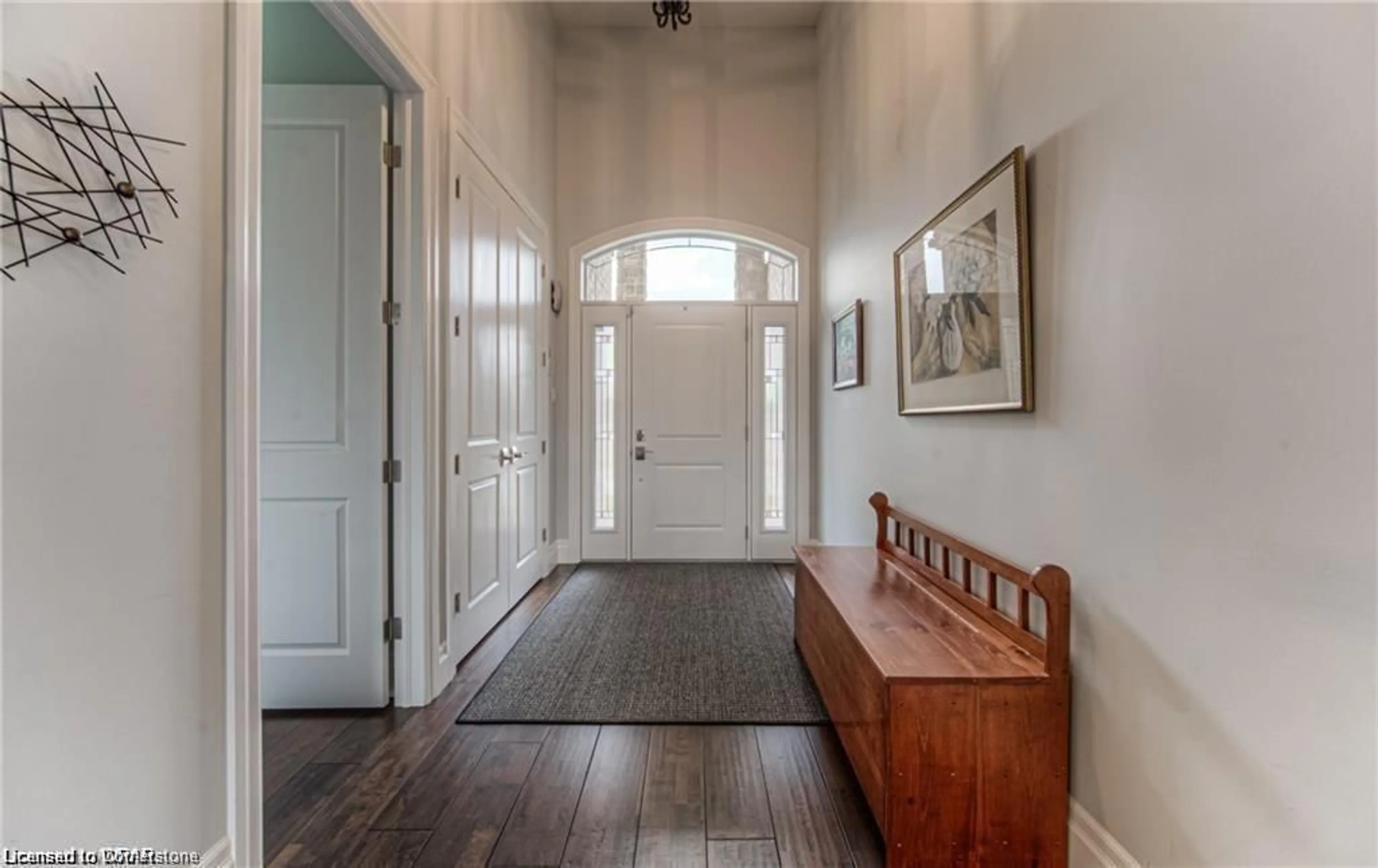 Indoor entryway for 2850 Victoria St, Breslau Ontario N0B 1M0