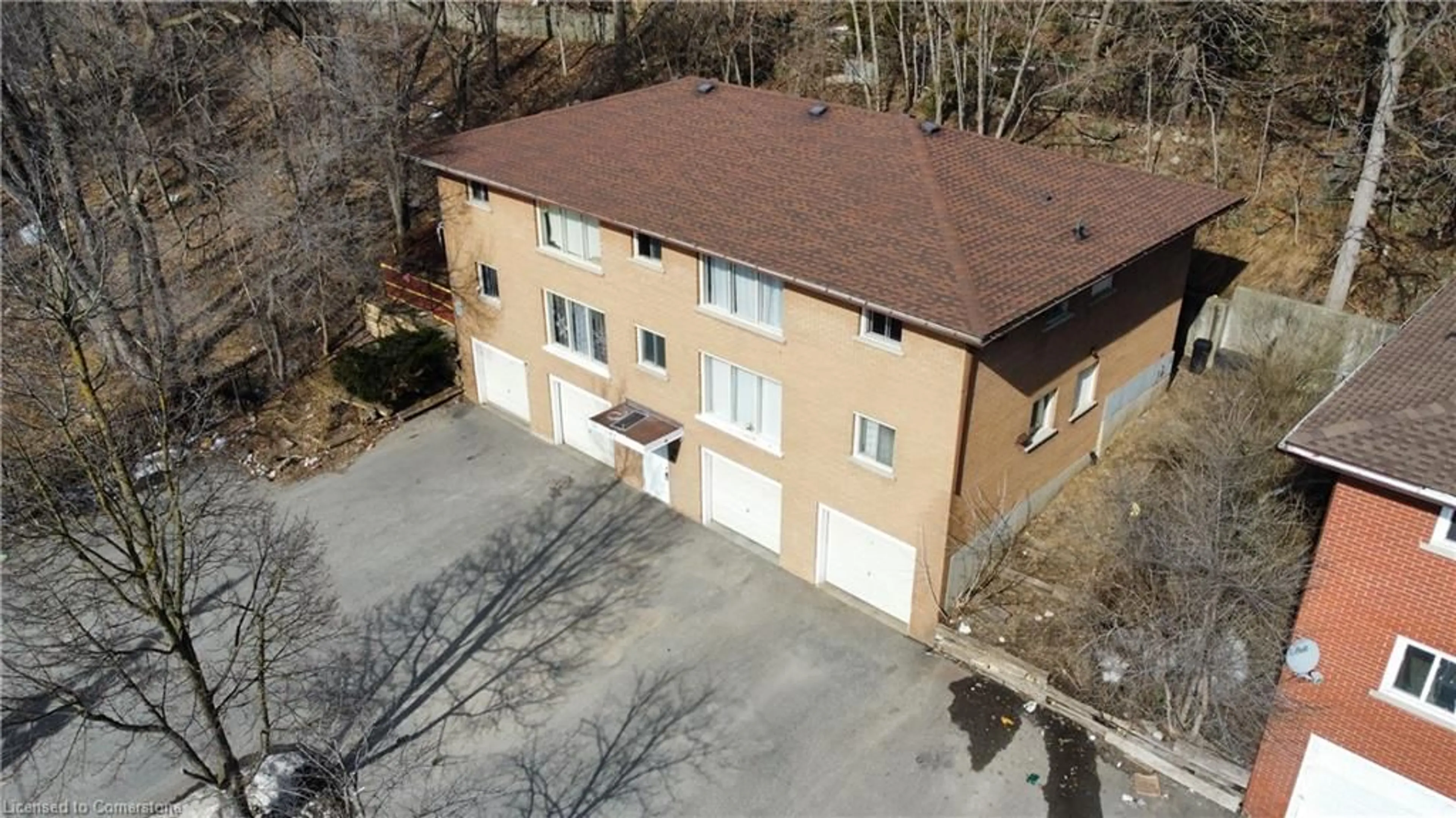 A pic from outside/outdoor area/front of a property/back of a property/a pic from drone, building for 42 Market St, Cambridge Ontario N1R 3T2
