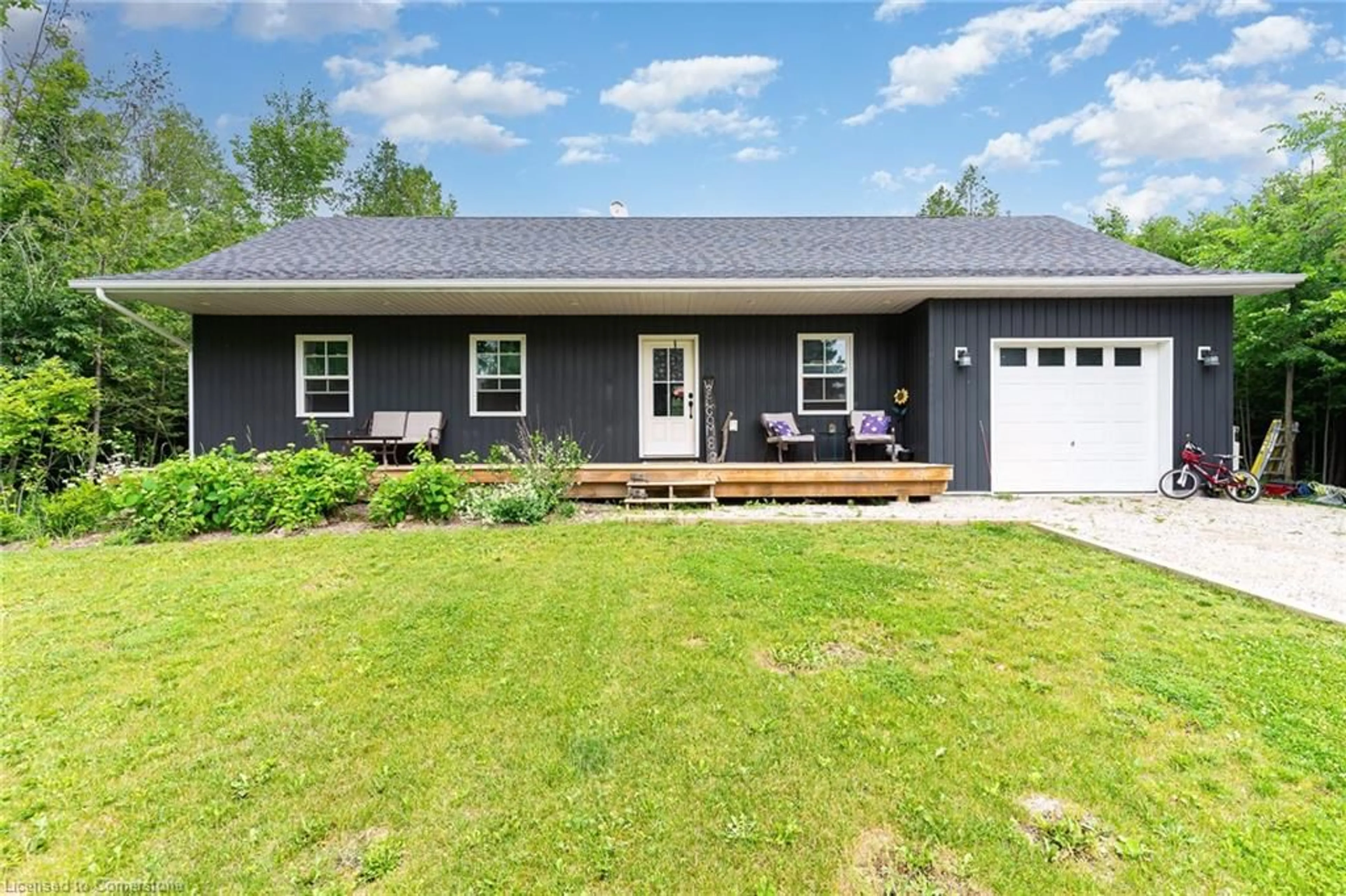 Home with vinyl exterior material, unknown for 135 Sir Williams Lane Lane, Grey Highlands Ontario N0C 1E0