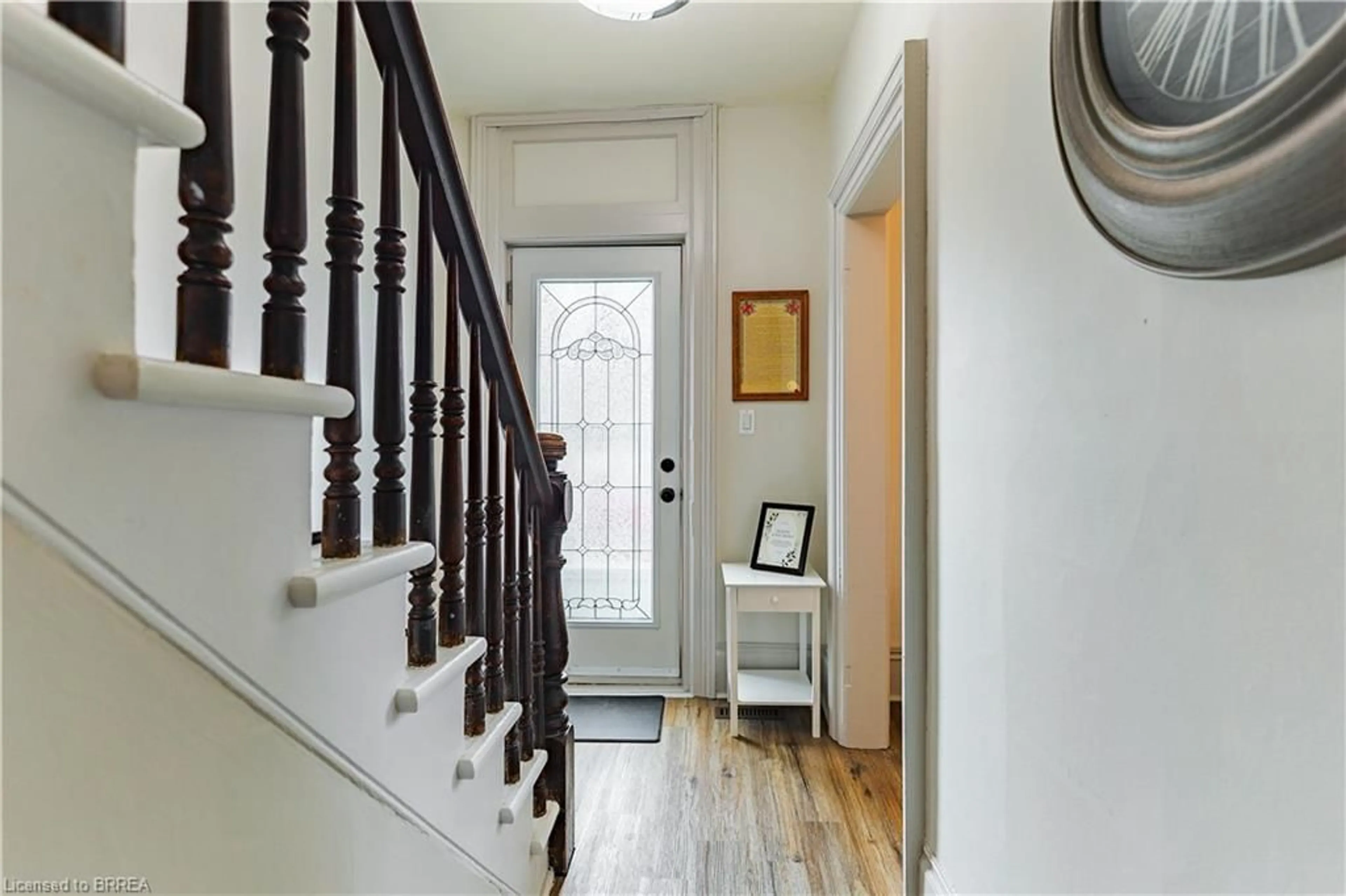 Indoor entryway for 197 Clarence St, Brantford Ontario N3R 3T2