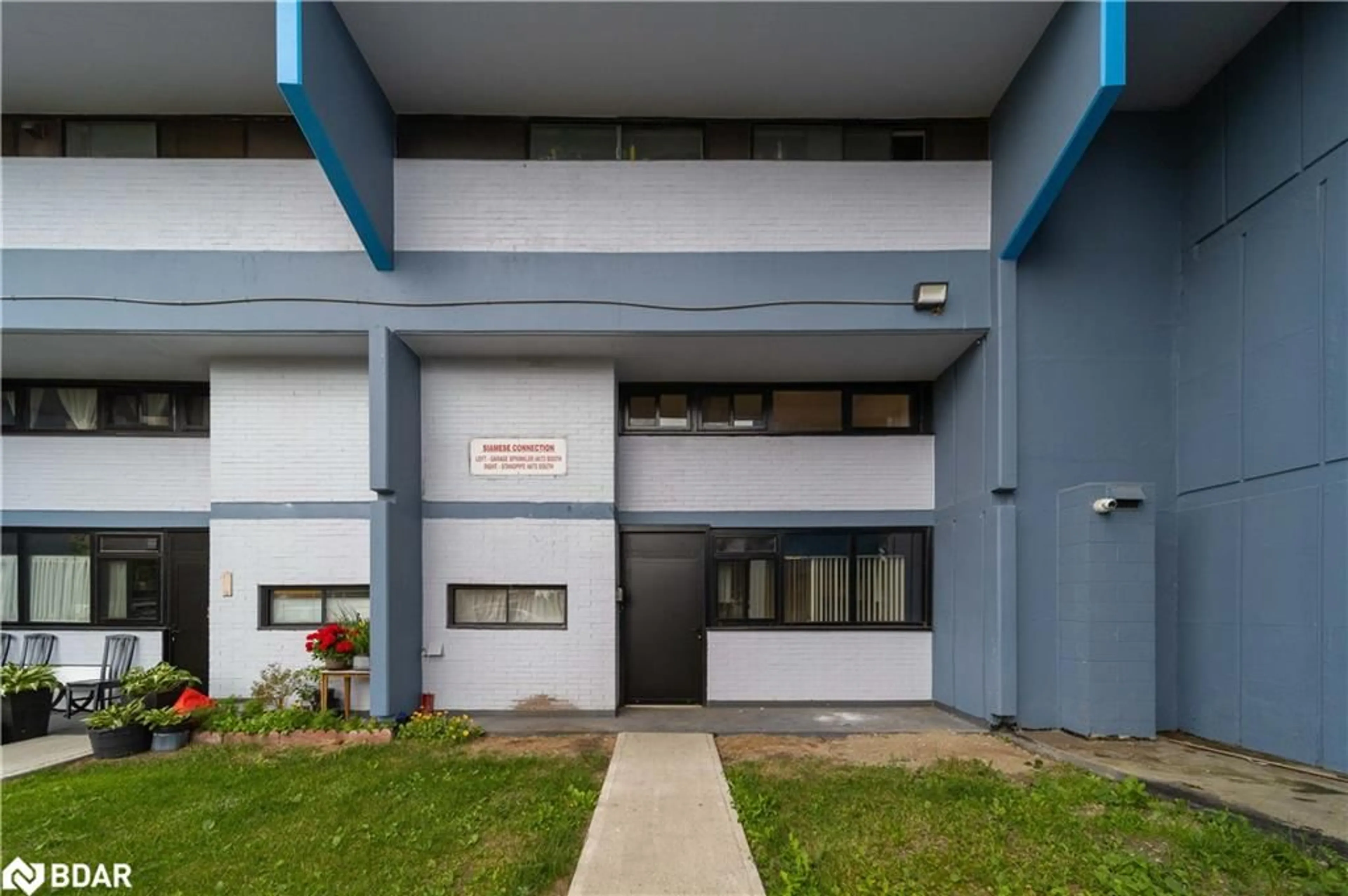 Indoor foyer for 4661 Jane St #145, Toronto Ontario M3N 2K8