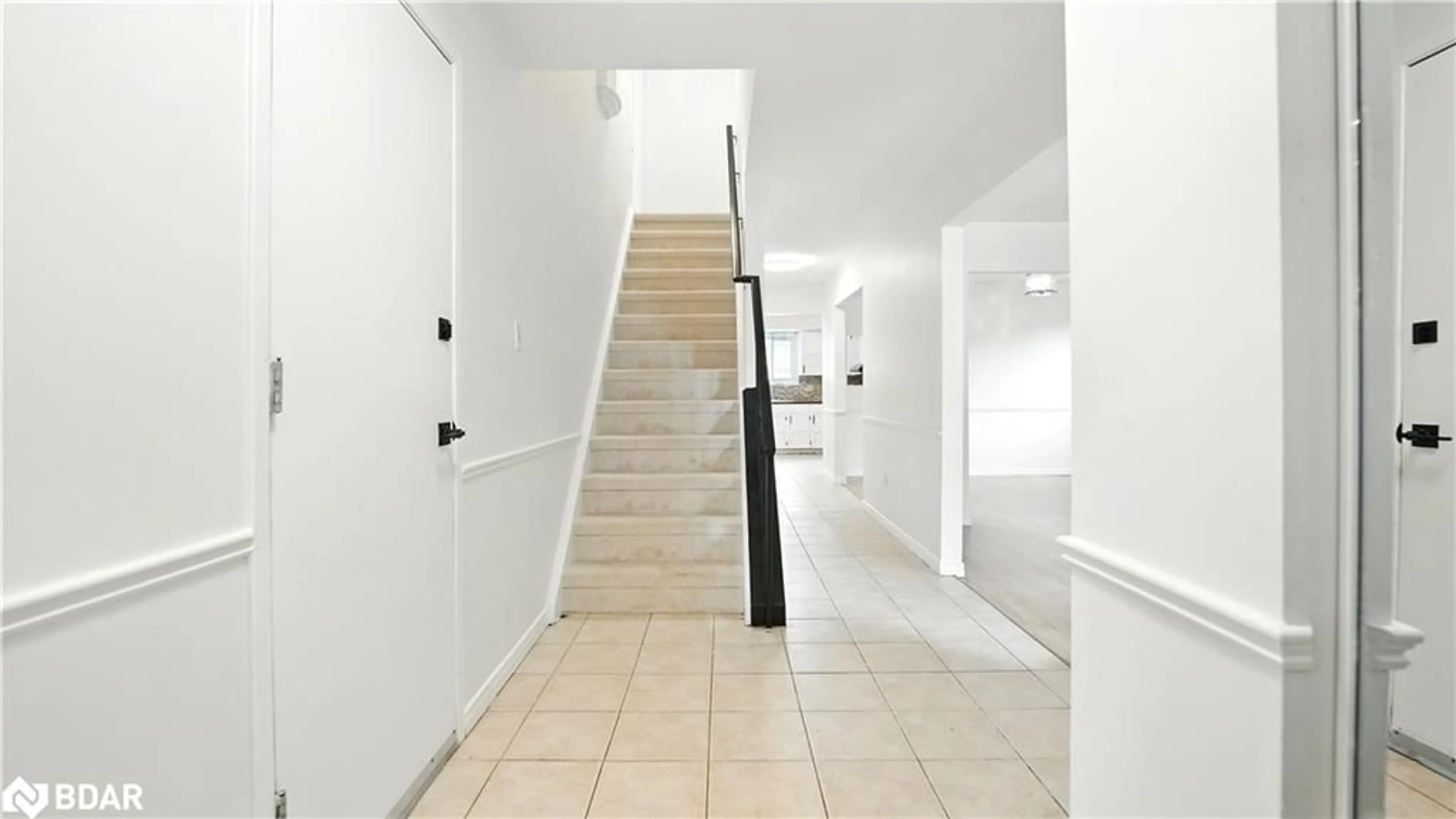 Indoor foyer for 16 Hart Cres, London Ontario N6E 2W6