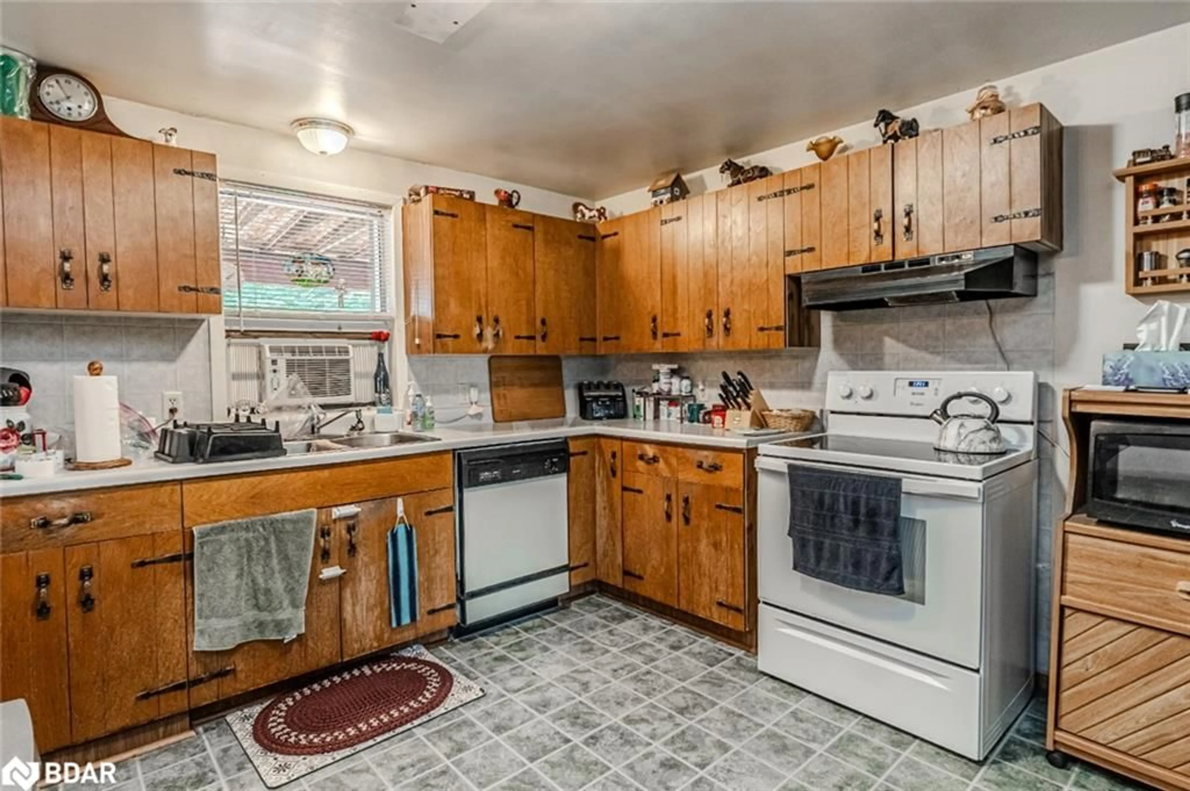 Standard kitchen, unknown for 6134 County Road 13, Everett Ontario L0M 1J0