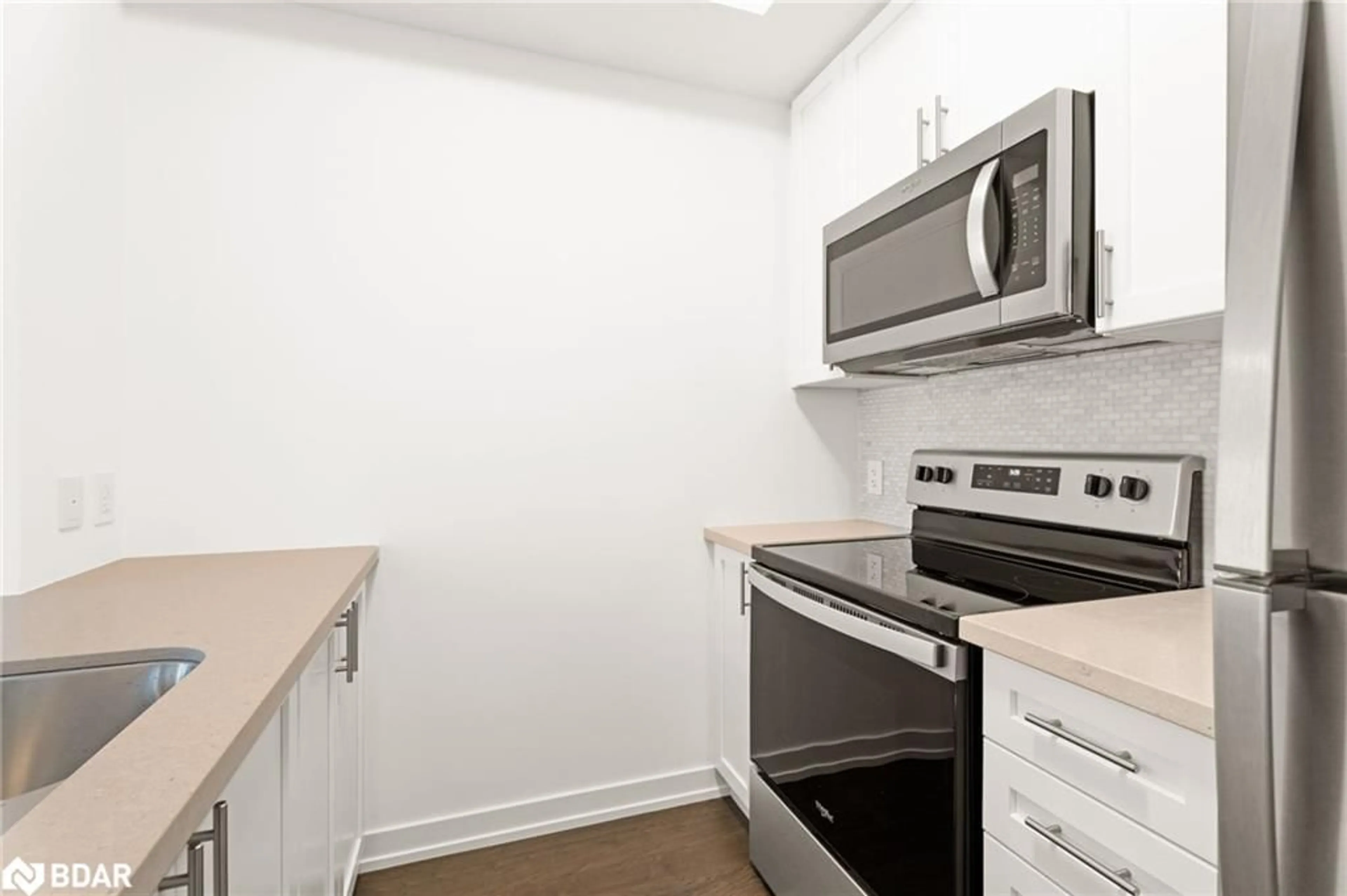 Standard kitchen, unknown for 460 Dundas Street East St #434, Hamilton Ontario L8B 2A5