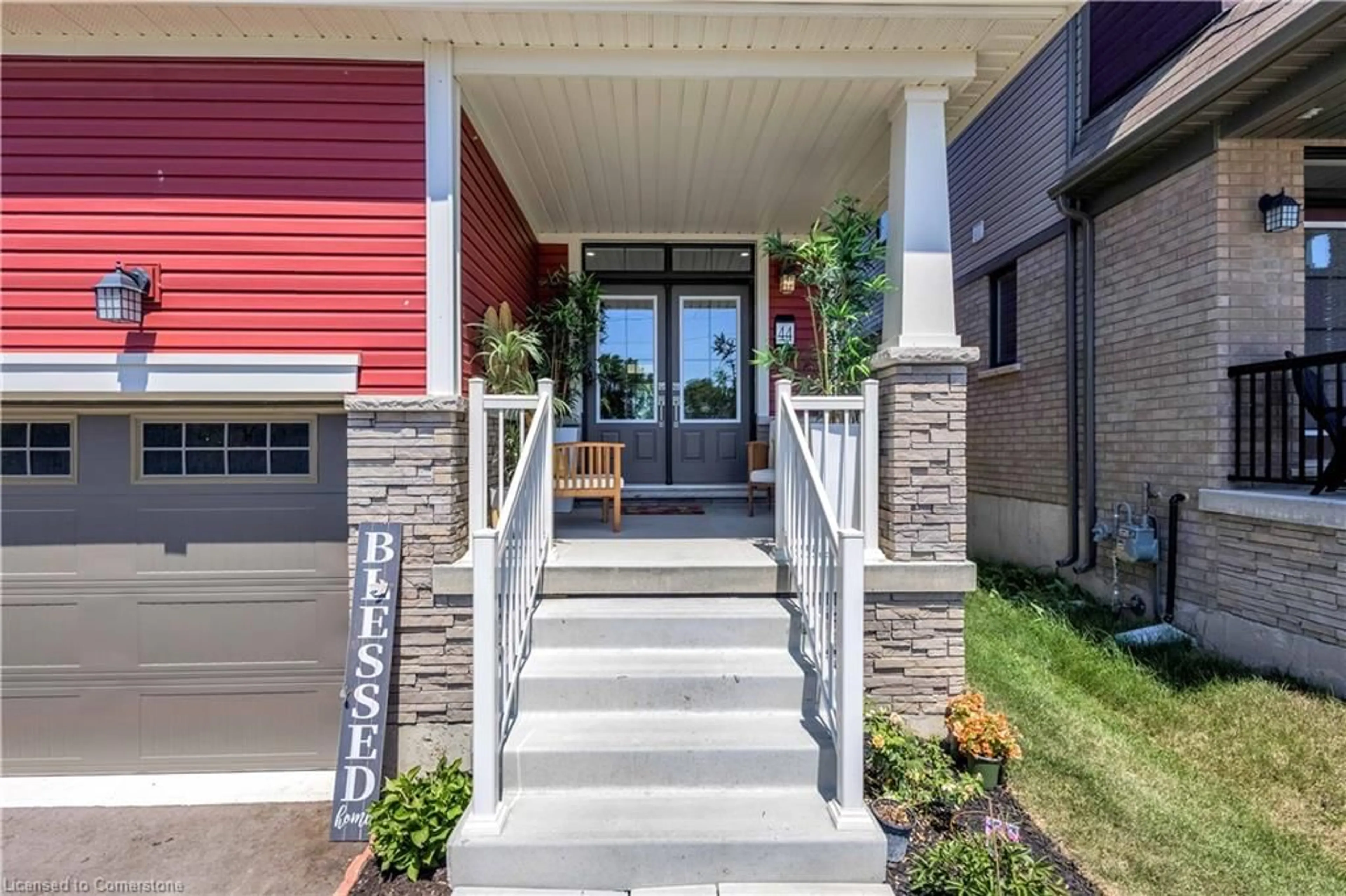 Indoor entryway for 44 Santos Drive Dr, Caledonia Ontario N3W 0H1