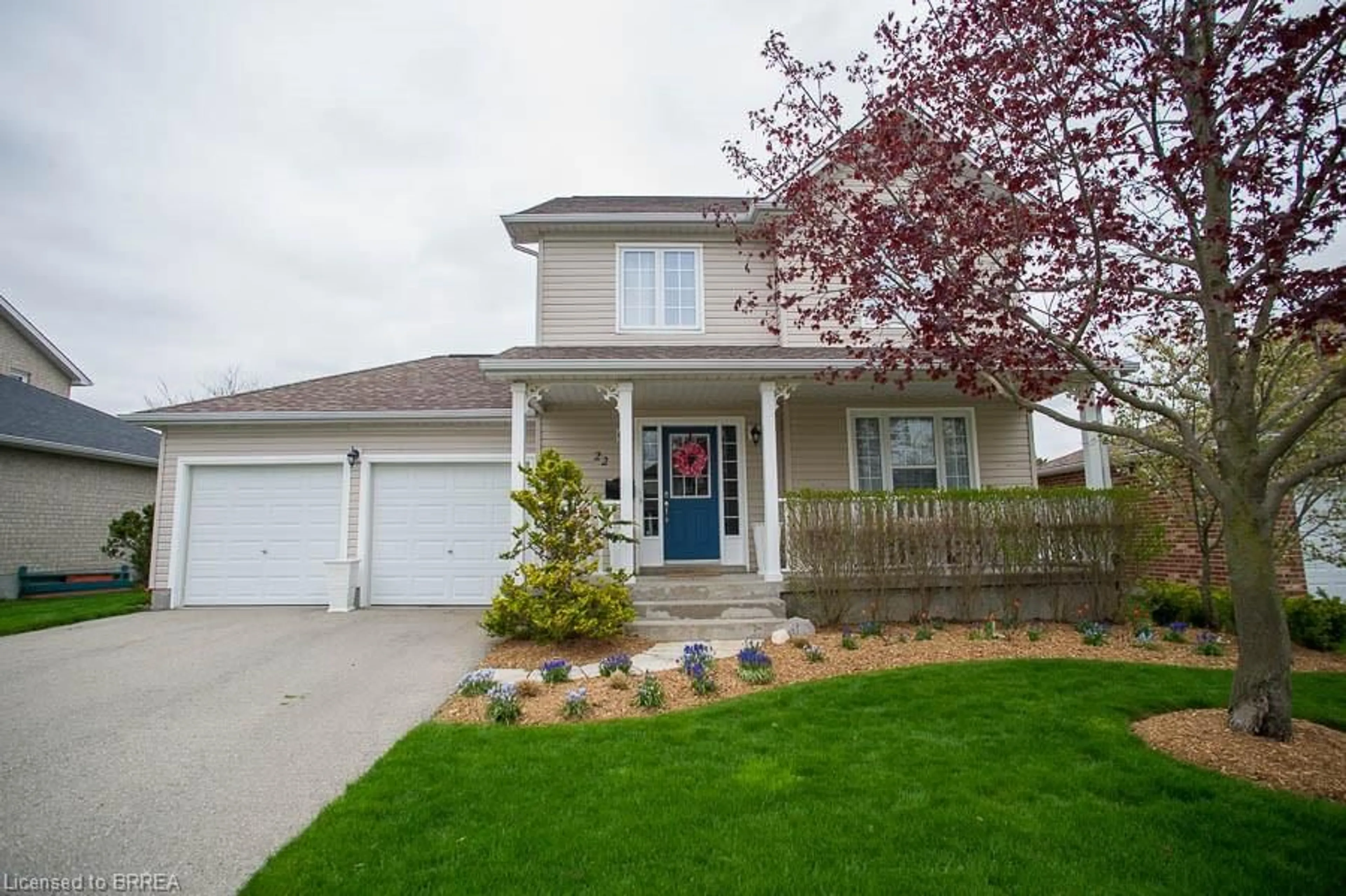 Home with vinyl exterior material, street for 22 Owen St, Ingersoll Ontario N5C 4G7