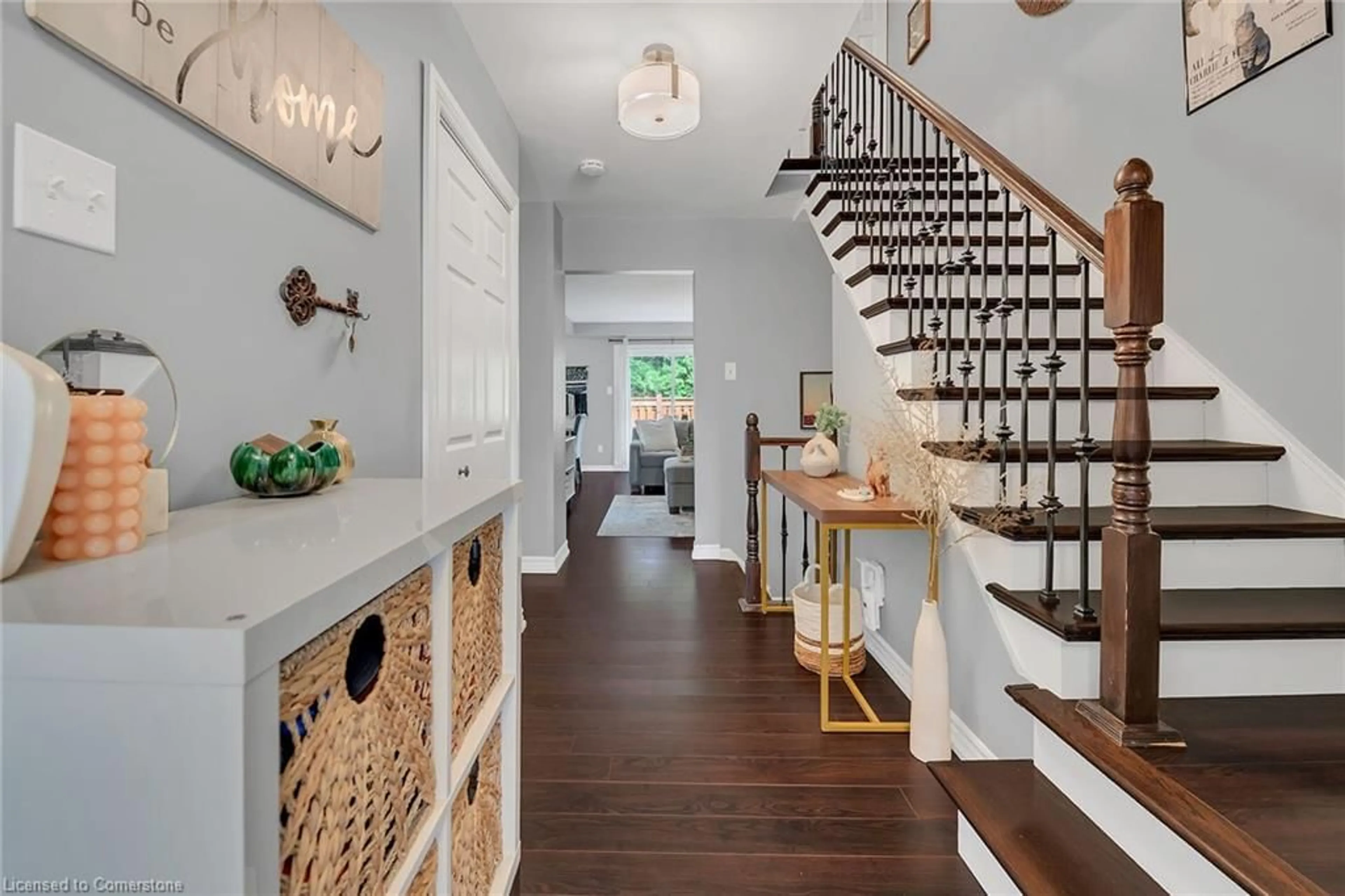 Indoor entryway for 1550 Newlands Cres #11, Burlington Ontario L7M 1V6