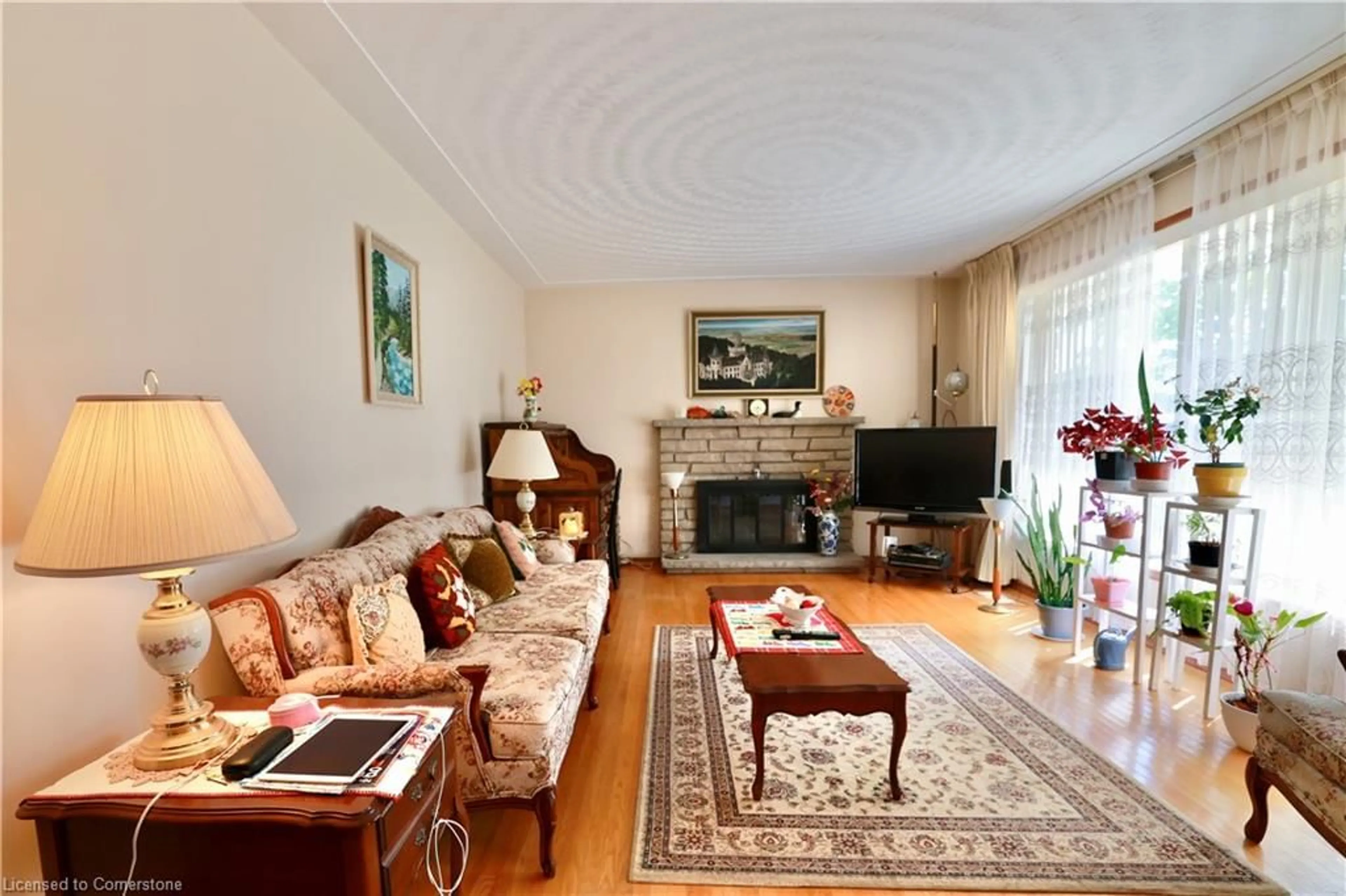 Living room with furniture, unknown for 104 Milford Ave, Waterloo Ontario N2L 3Z3